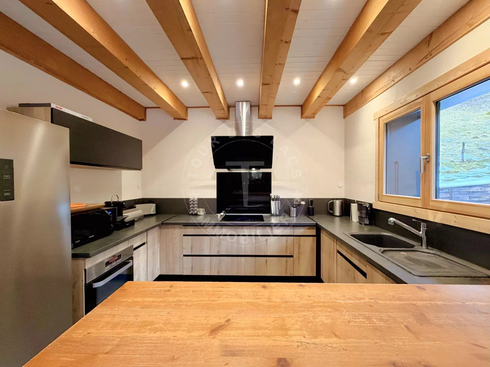 Chalet de 195 m2 habitables au calme, premières hauteurs de Thônes