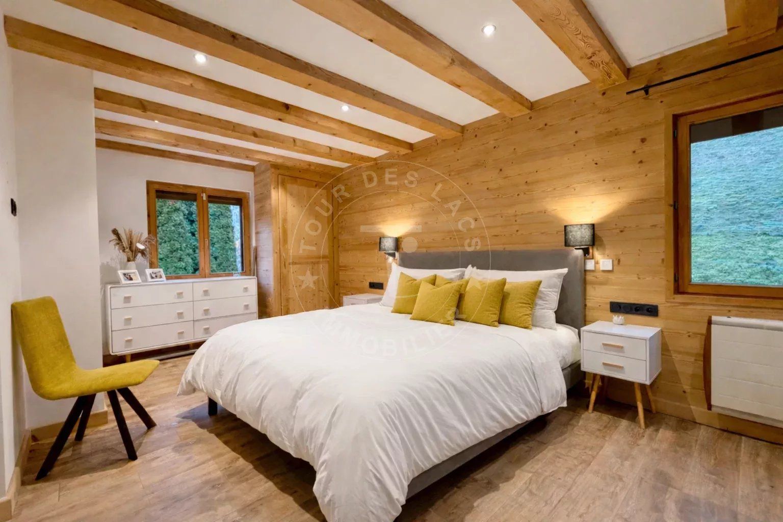 Chalet de 195 m2 habitables au calme, premières hauteurs de Thônes