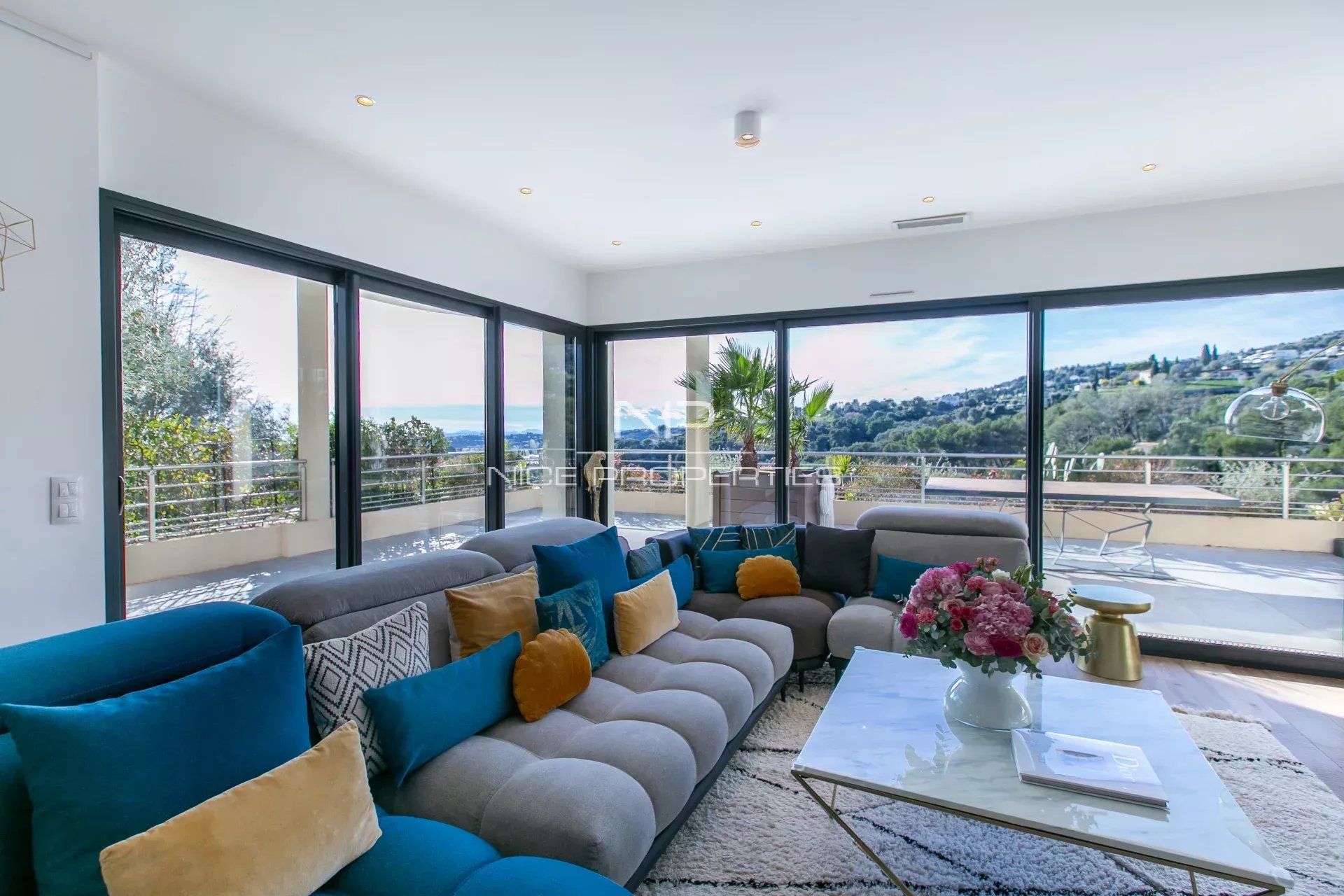 Appartement familial 5 pièces de haut standing avec vaste terrasse vue mer – Gairaut / Rimiez