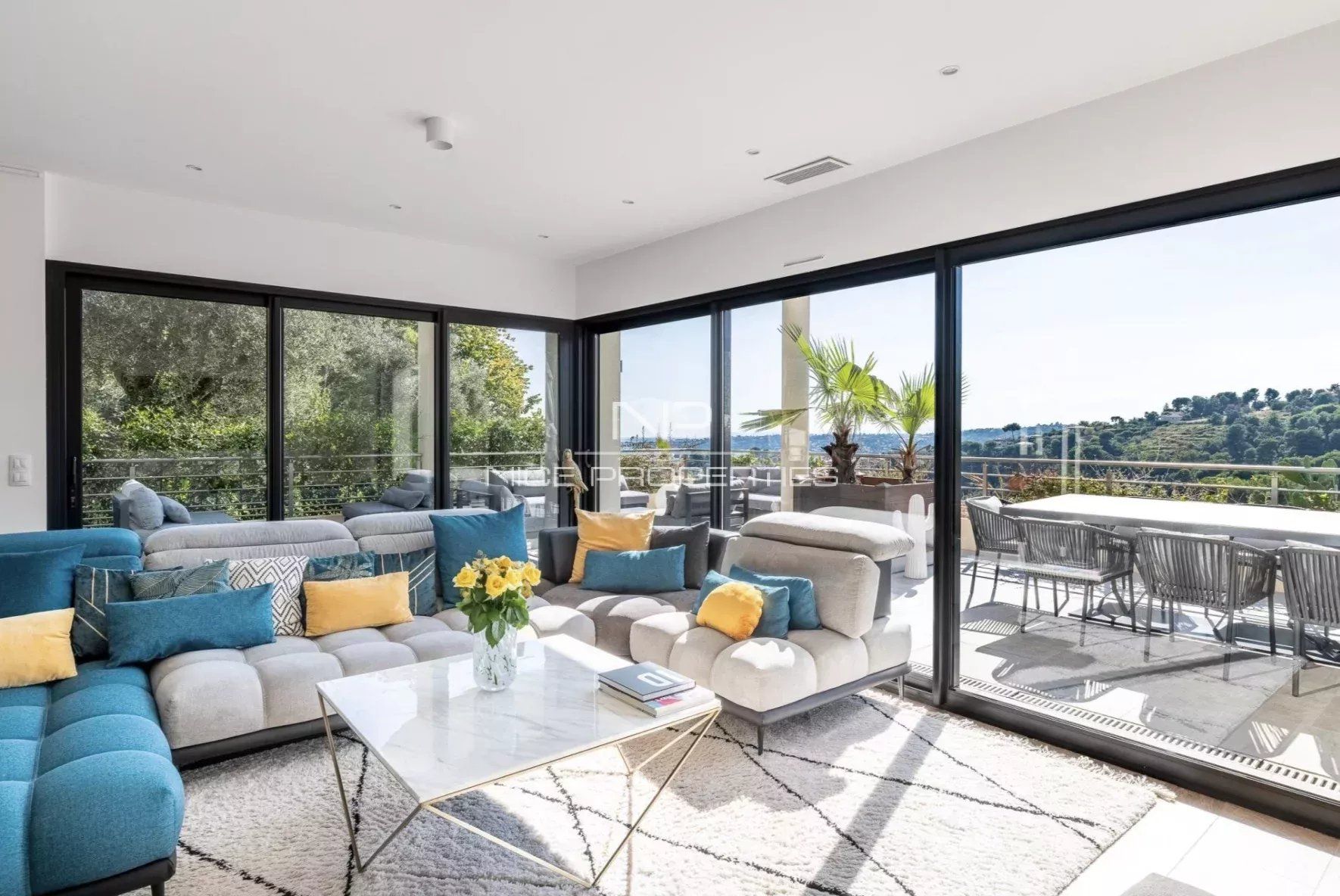 Appartement familial 5 pièces de haut standing avec vaste terrasse vue mer – Gairaut / Rimiez