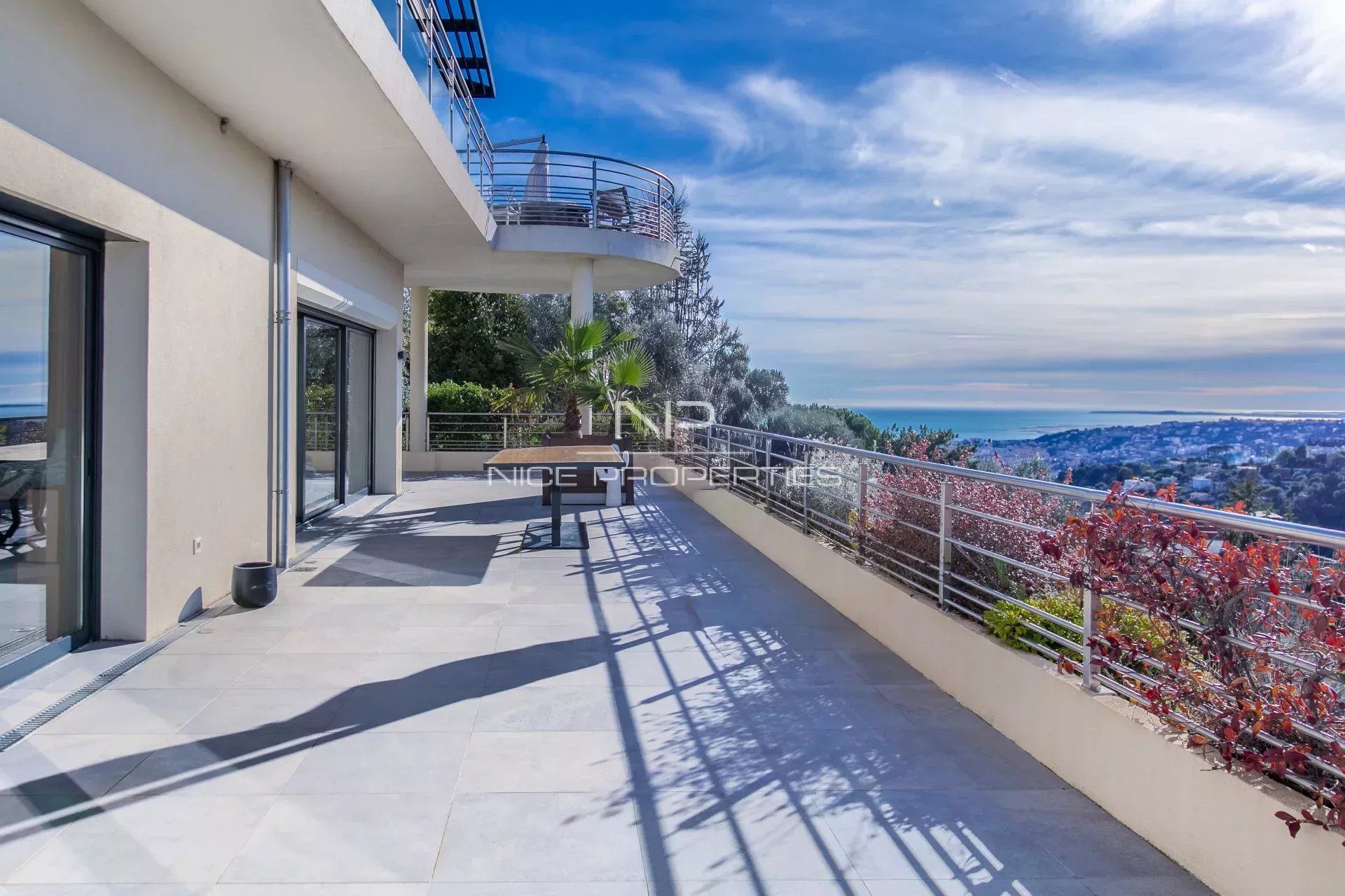 Appartement familial 5 pièces de haut standing avec vaste terrasse vue mer – Gairaut / Rimiez