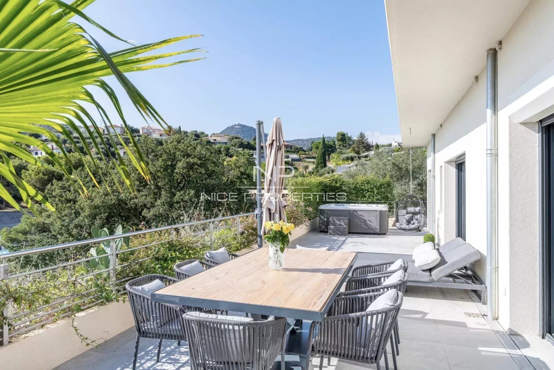 Appartement familial 5 pièces de haut standing avec vaste terrasse vue mer – Gairaut / Rimiez