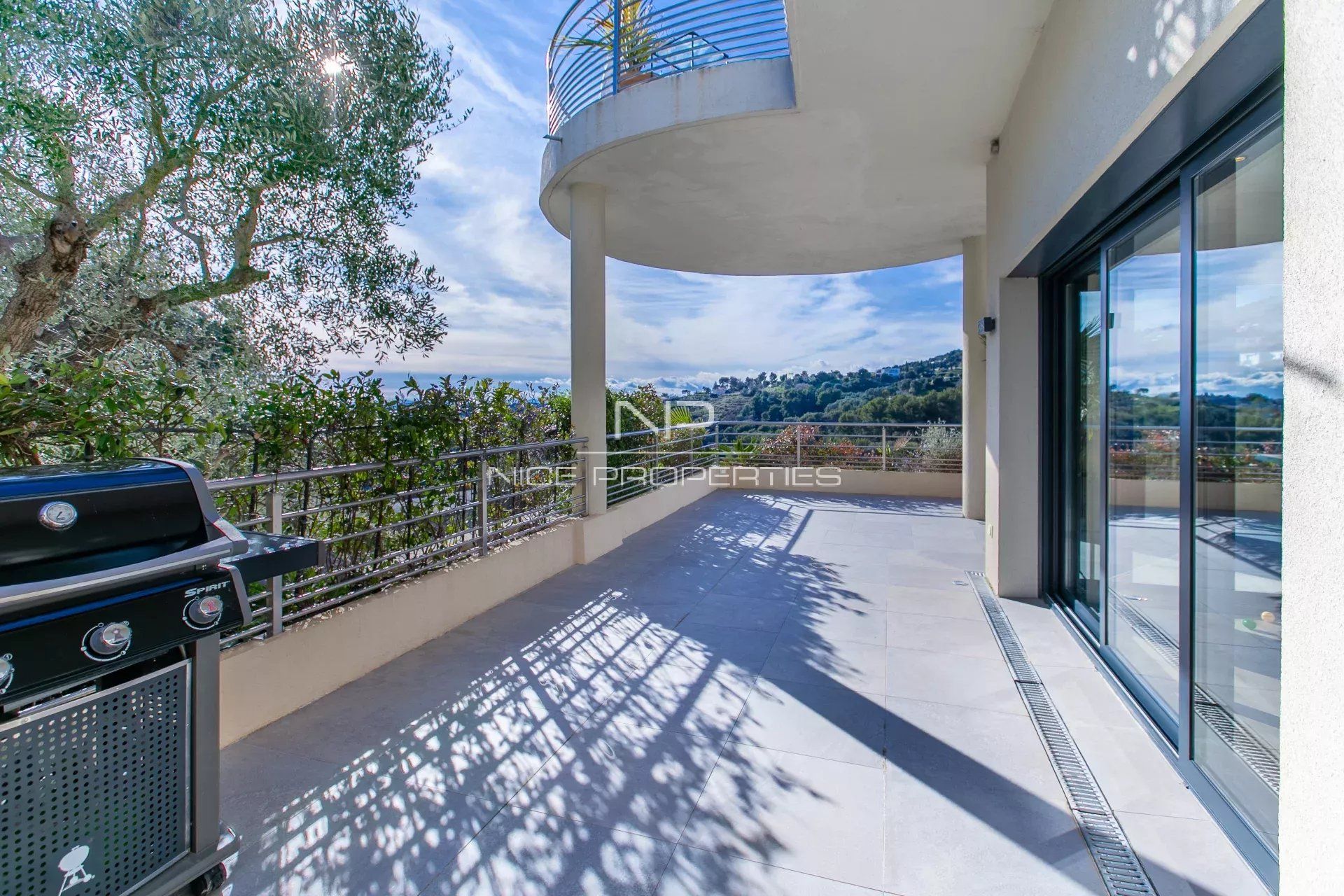 Appartement familial 5 pièces de haut standing avec vaste terrasse vue mer – Gairaut / Rimiez