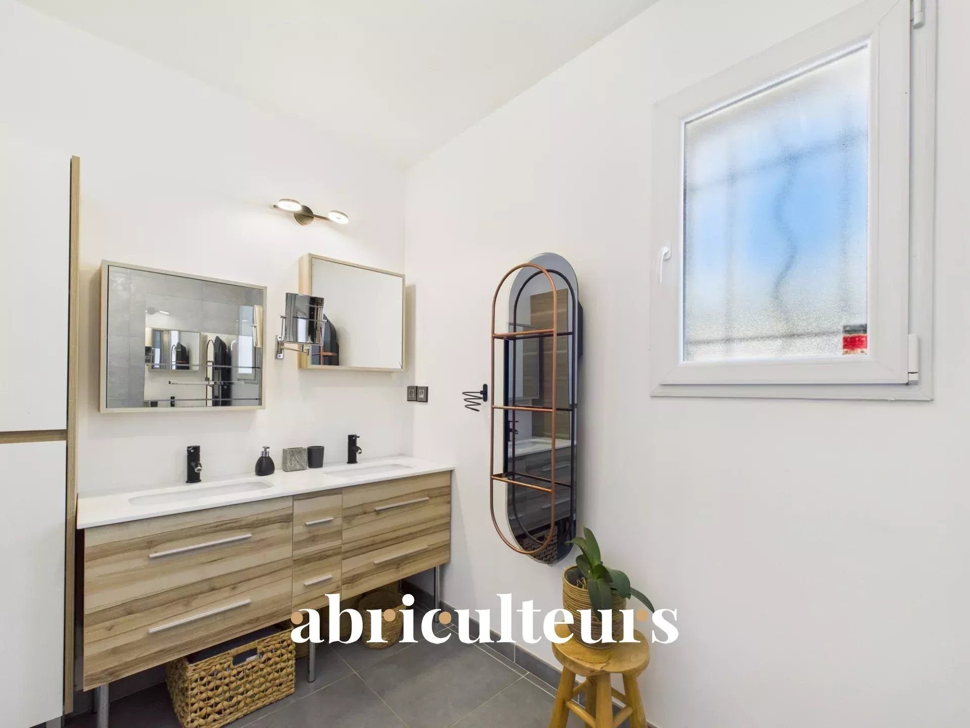 Superbe Villa Familiale de Plain-Pied – 5 Pièces - 139 m² - Piscine Chauffée -Terrain 1083 m²