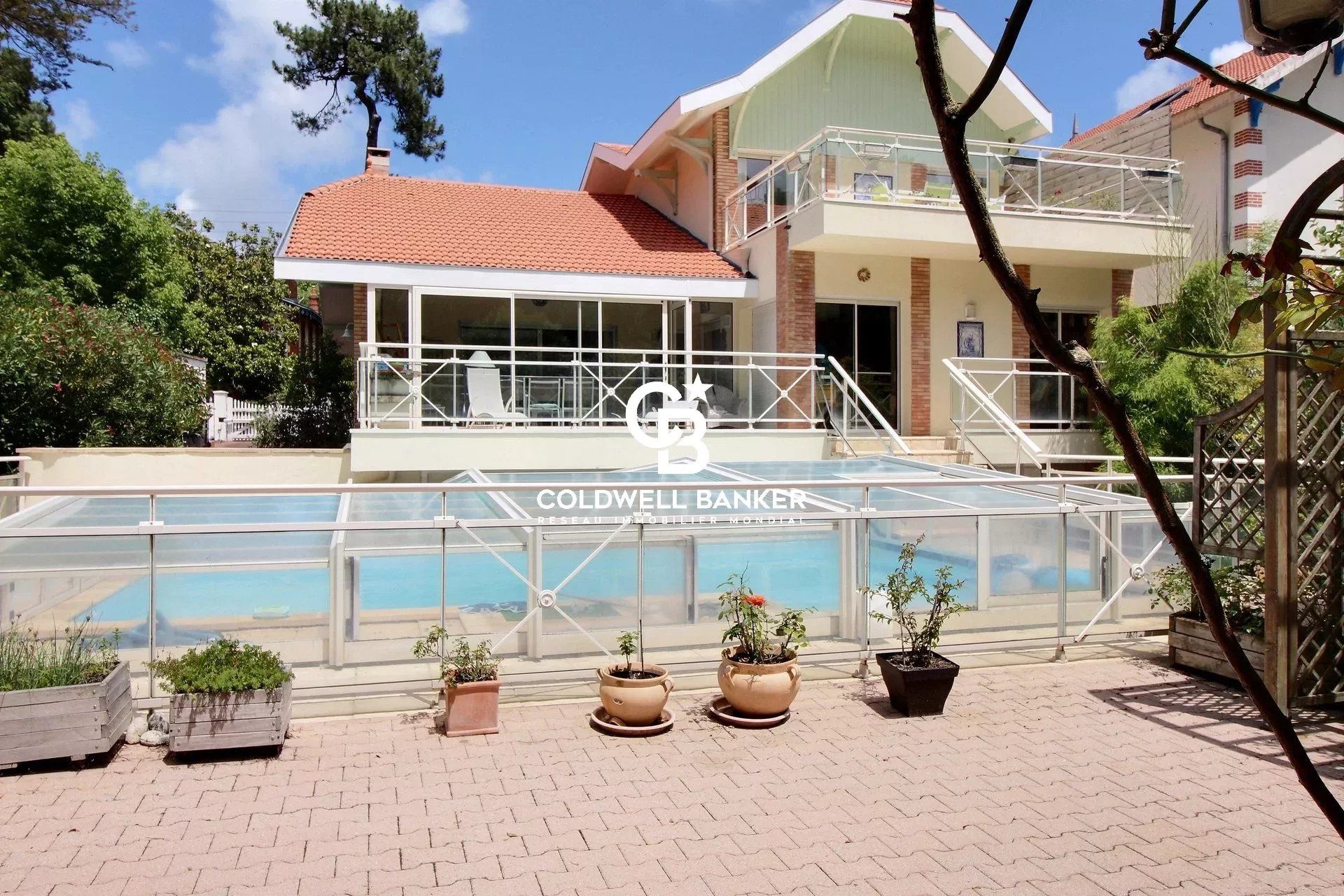 AU COEUR DE LA VILLE D'HIVER - Villa familiale d'environ 240 m²