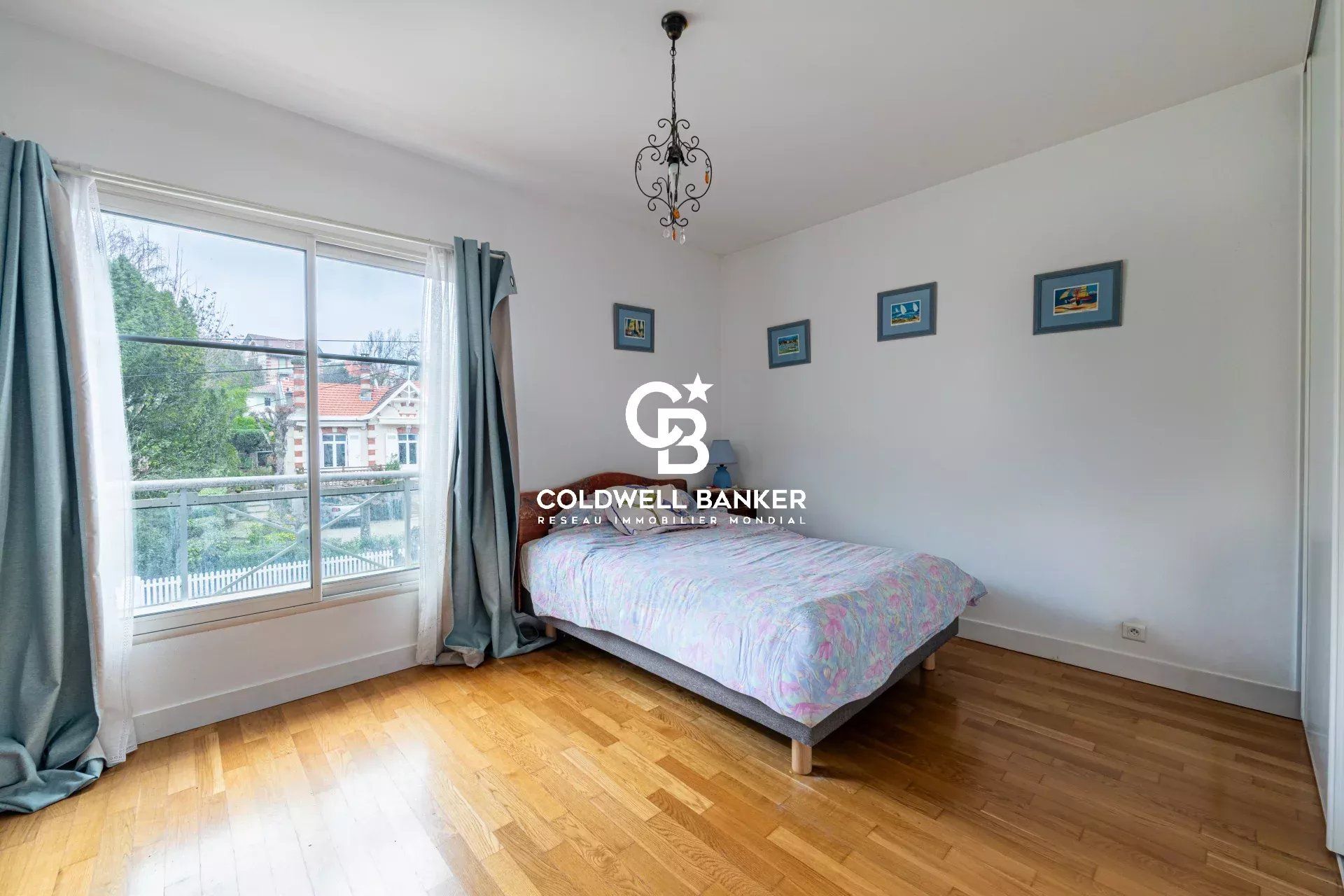 AU COEUR DE LA VILLE D'HIVER - Villa familiale d'environ 240 m²