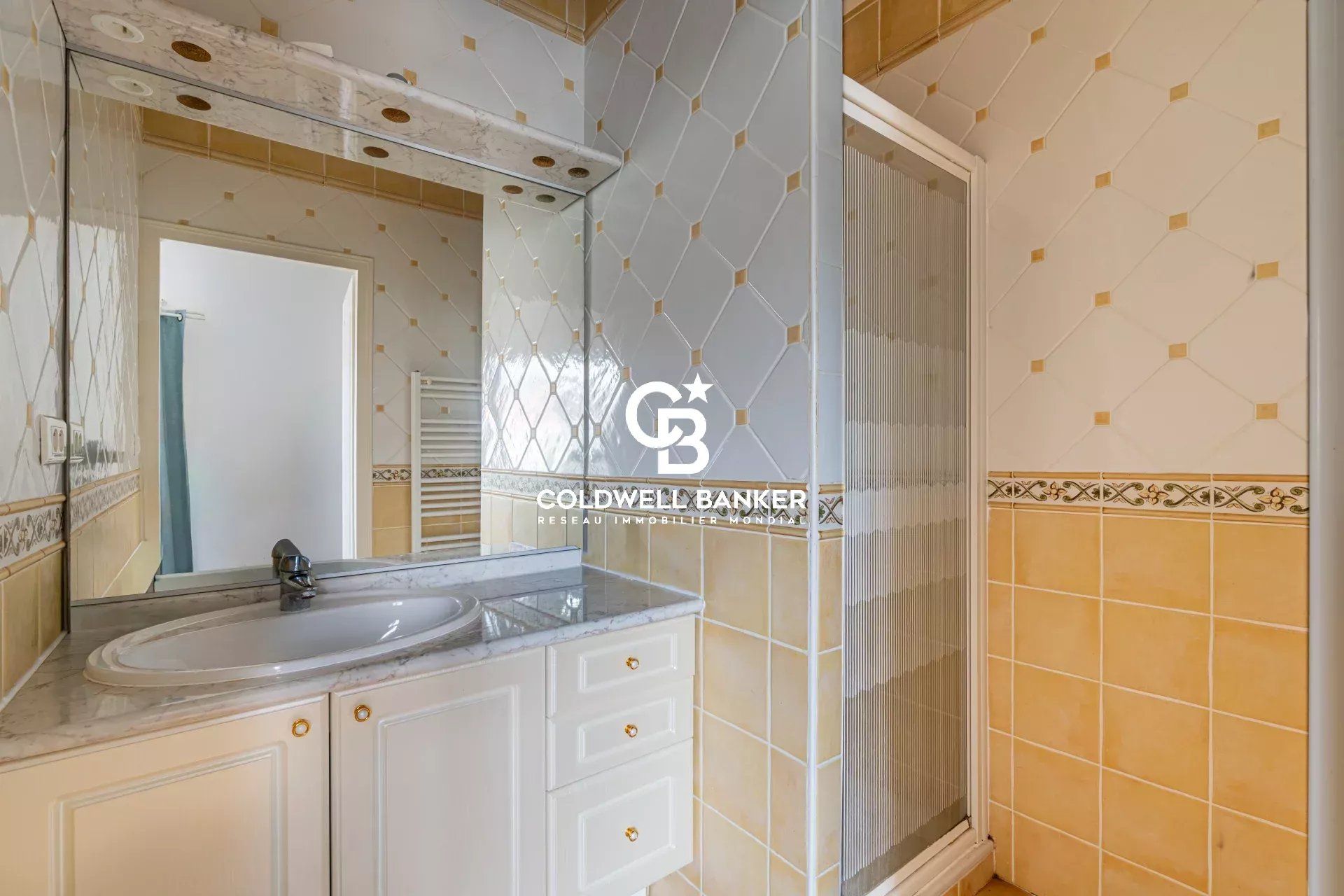 AU COEUR DE LA VILLE D'HIVER - Villa familiale d'environ 240 m²