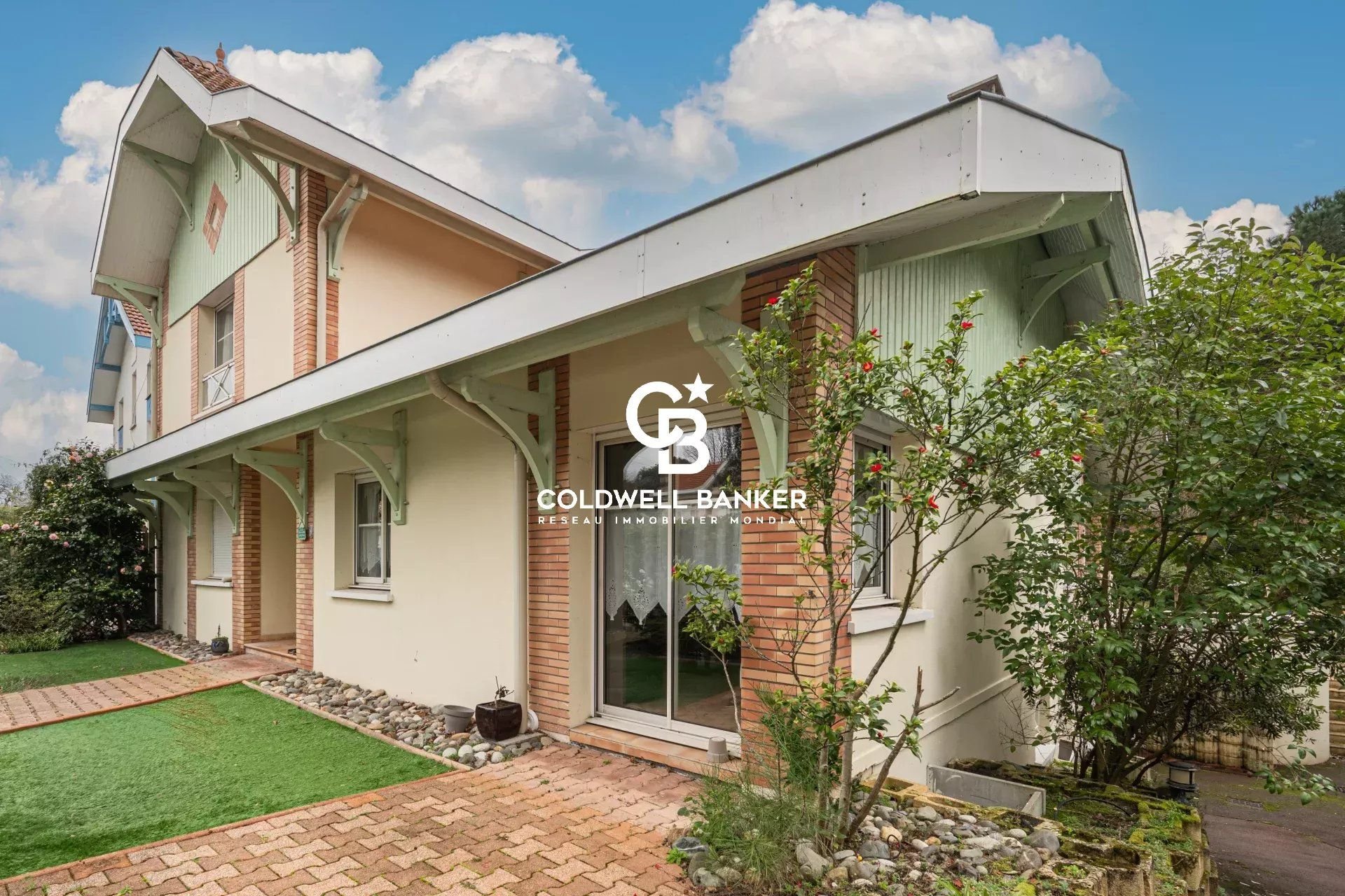 AU COEUR DE LA VILLE D'HIVER - Villa familiale d'environ 240 m²