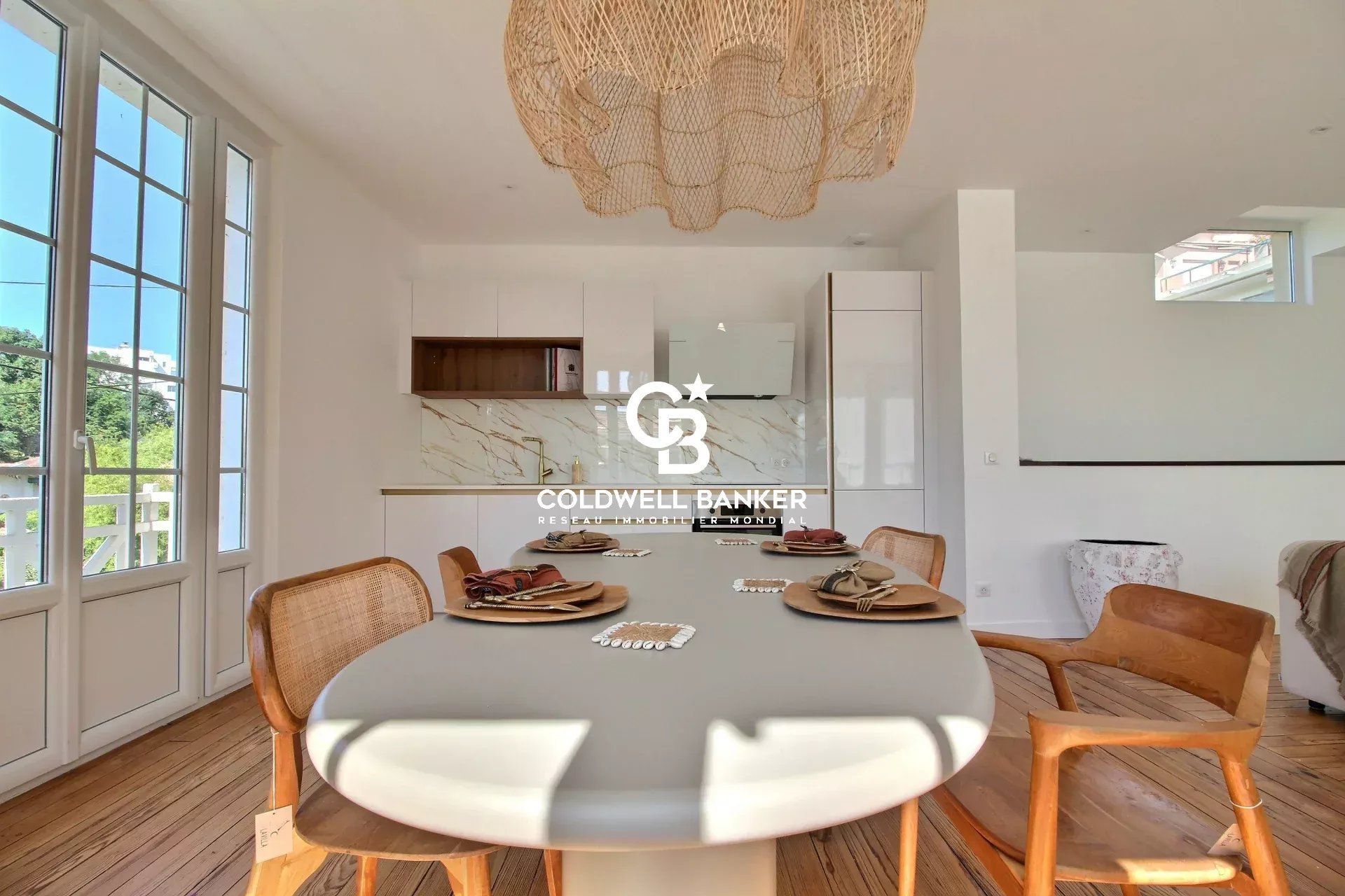 CHARMANTE MAISON RÉNOVÉE AVEC ACCÈS PRIVÉ À LA PLAGE