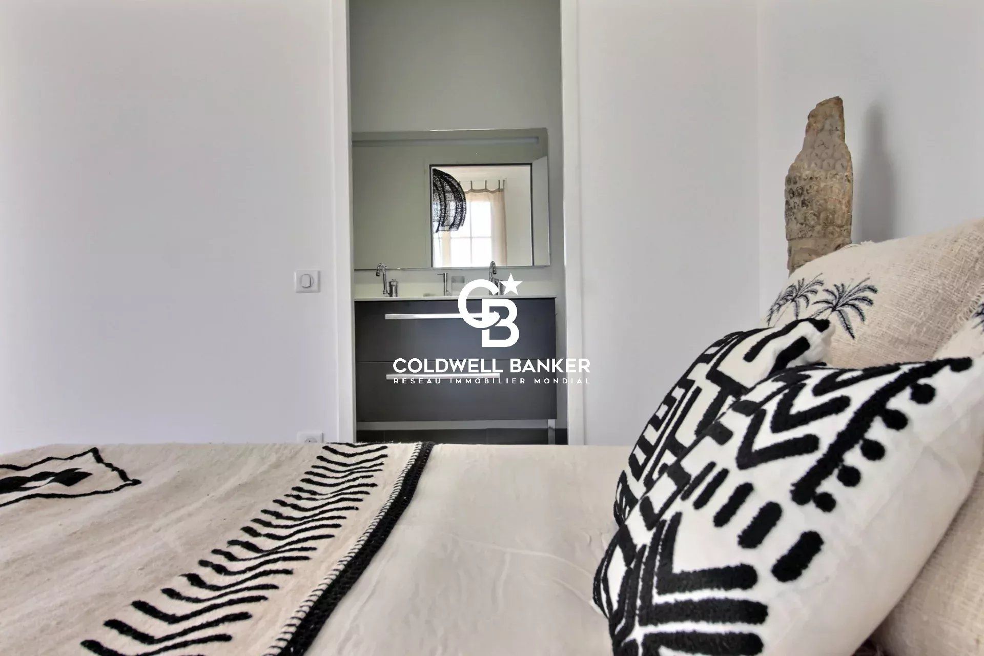 CHARMANTE MAISON RÉNOVÉE AVEC ACCÈS PRIVÉ À LA PLAGE
