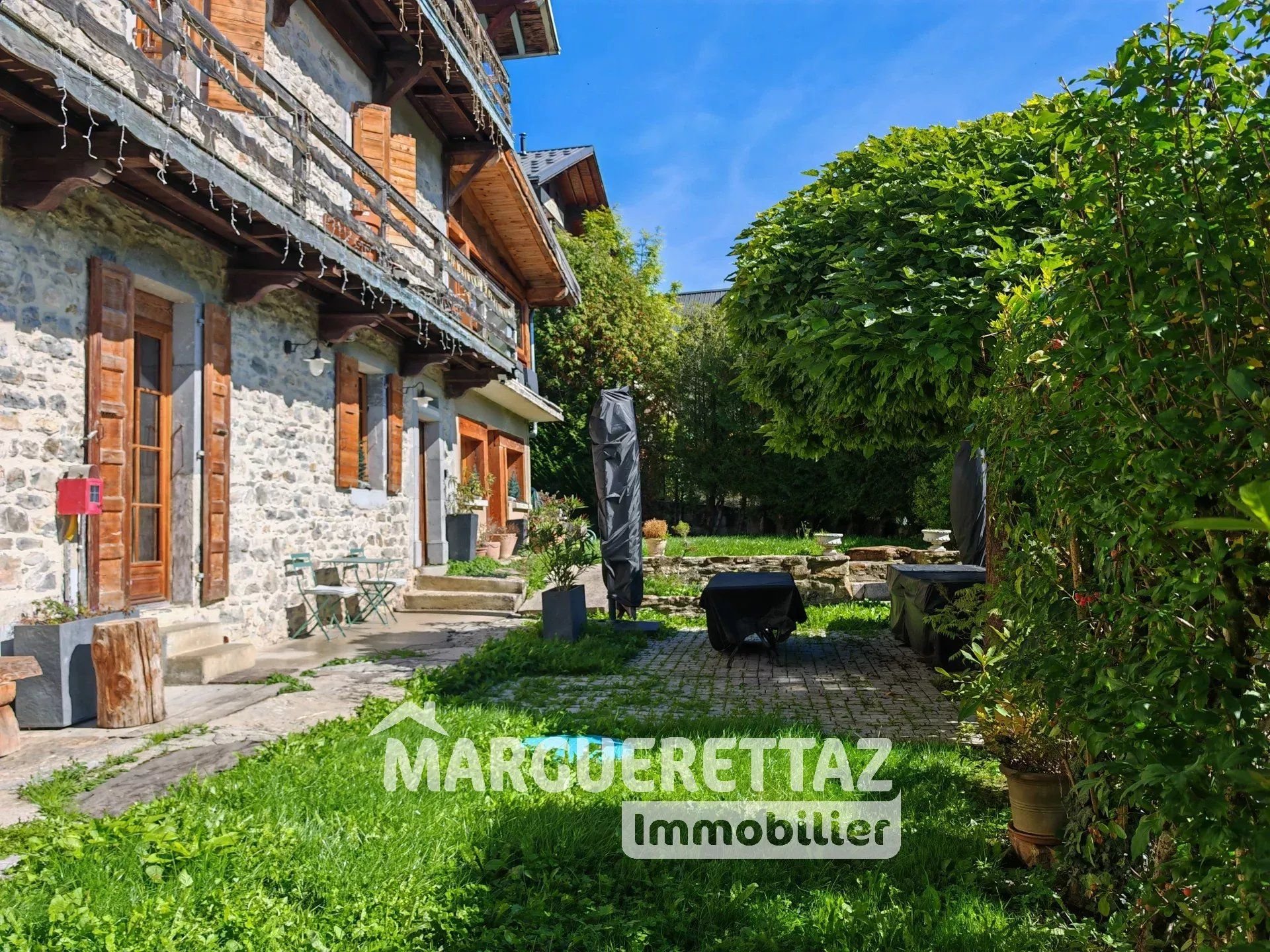 Chalet gîte 17 pièces à Verchaix