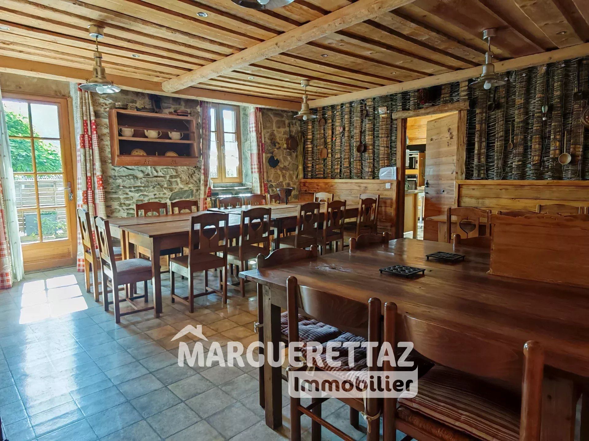 Chalet gîte 17 pièces à Verchaix