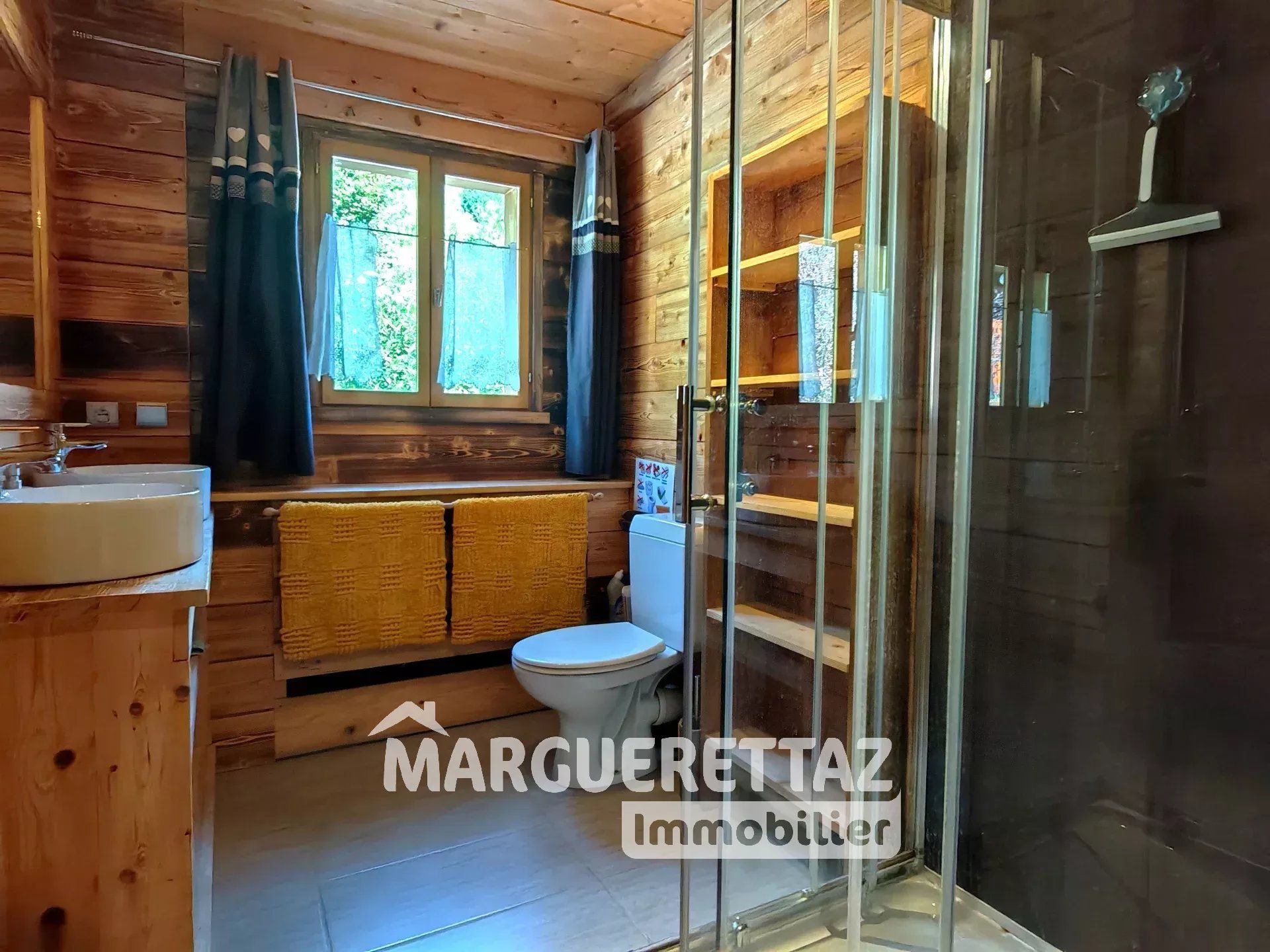Chalet gîte 17 pièces à Verchaix