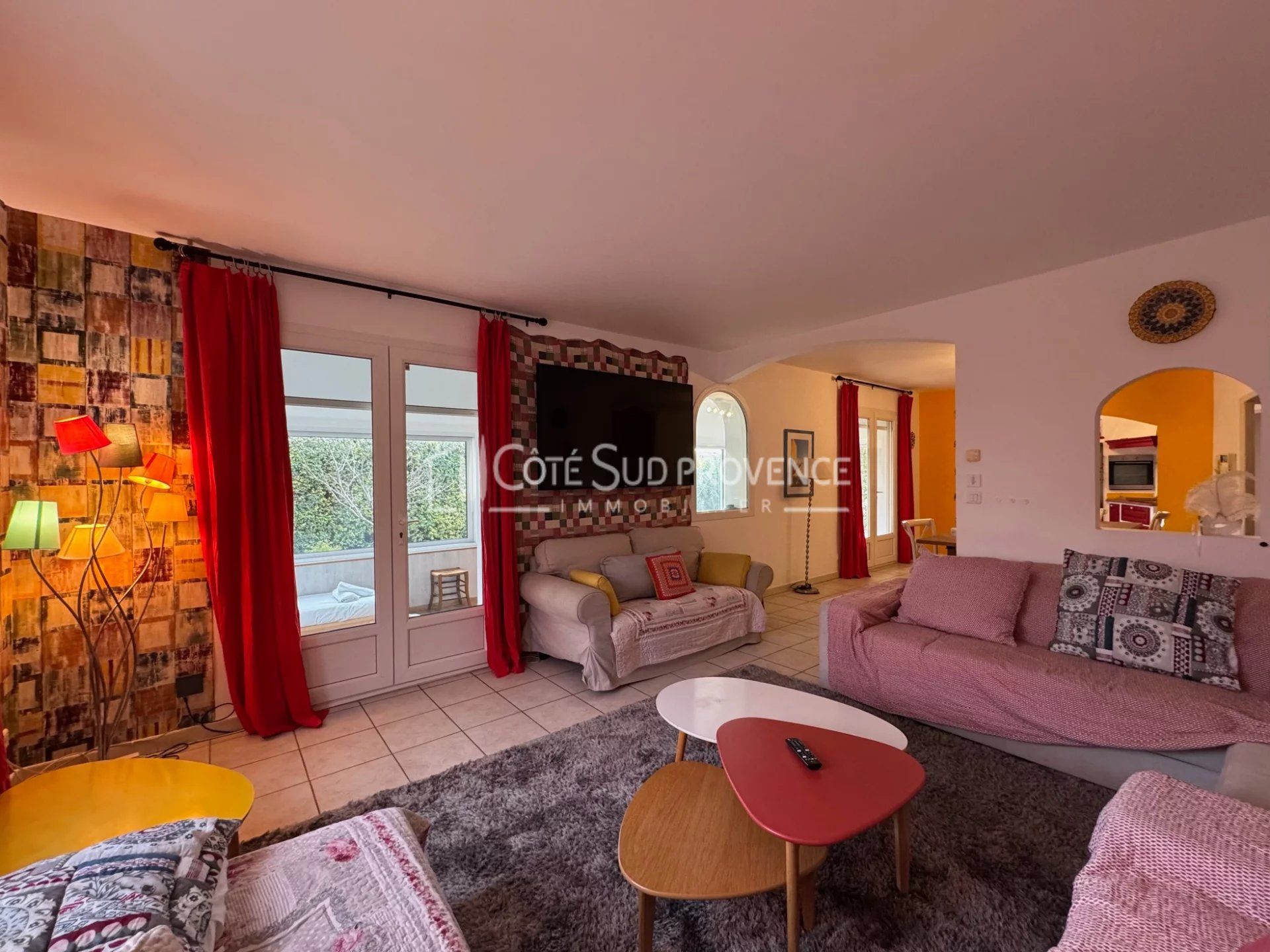 VILLA AVEC PISCINE ET STUDIO PERNES LES FONATINES