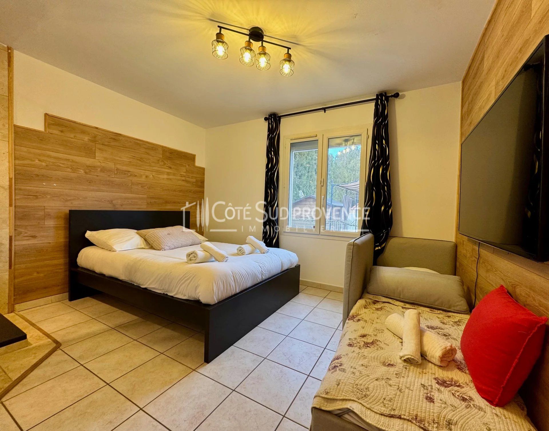 VILLA AVEC PISCINE ET STUDIO PERNES LES FONATINES