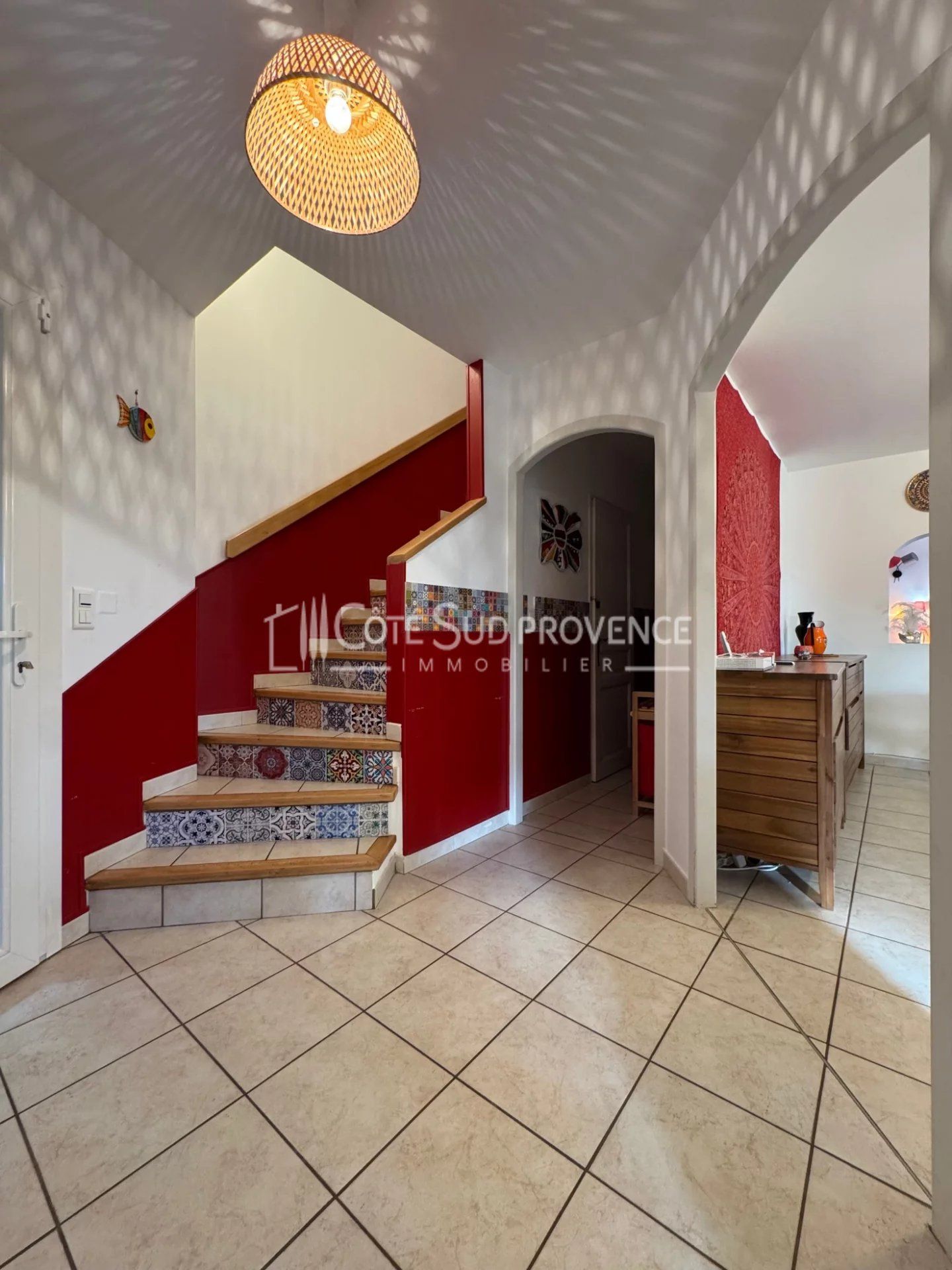 VILLA AVEC PISCINE ET STUDIO PERNES LES FONATINES