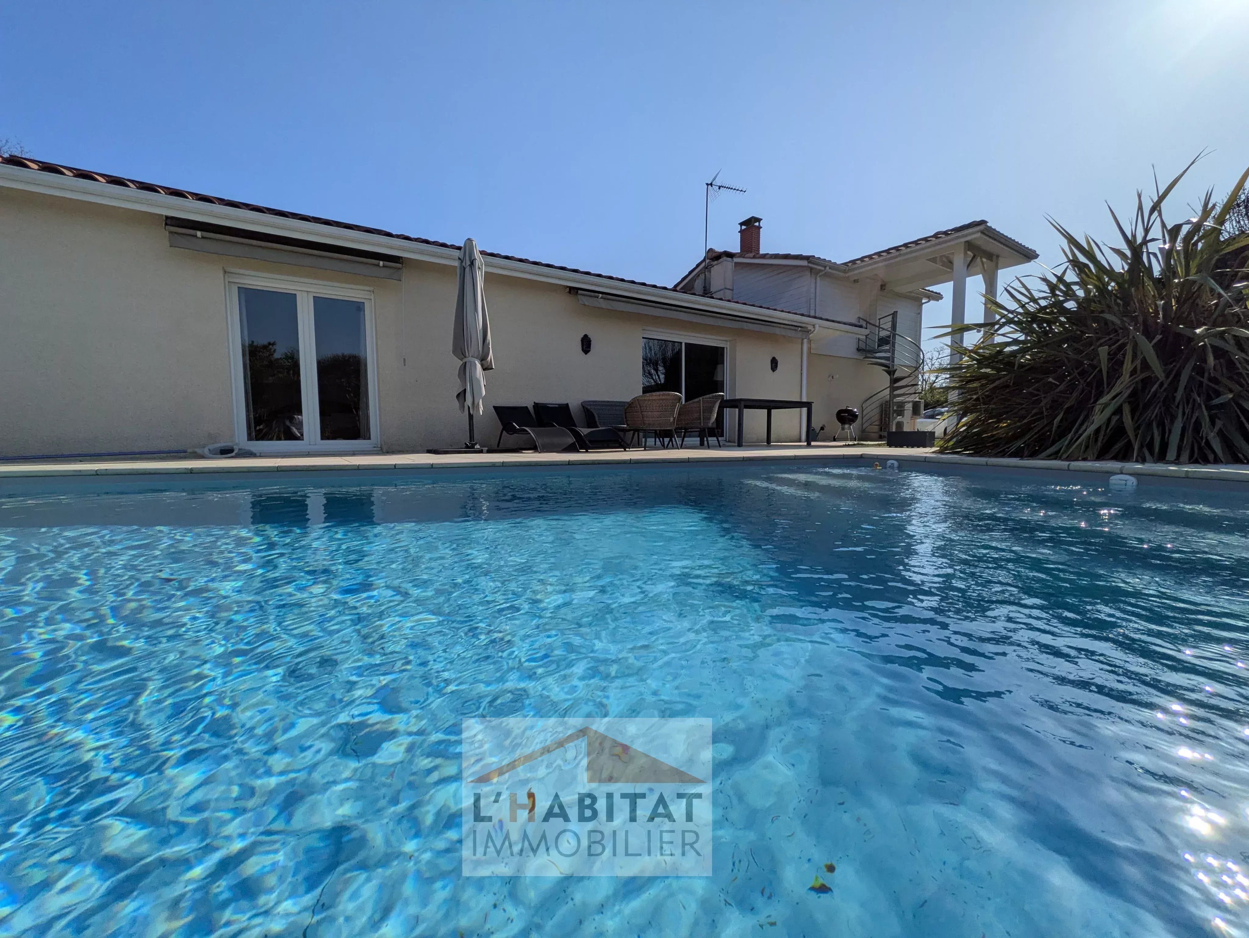 Villa T4 de plain-pied avec piscine