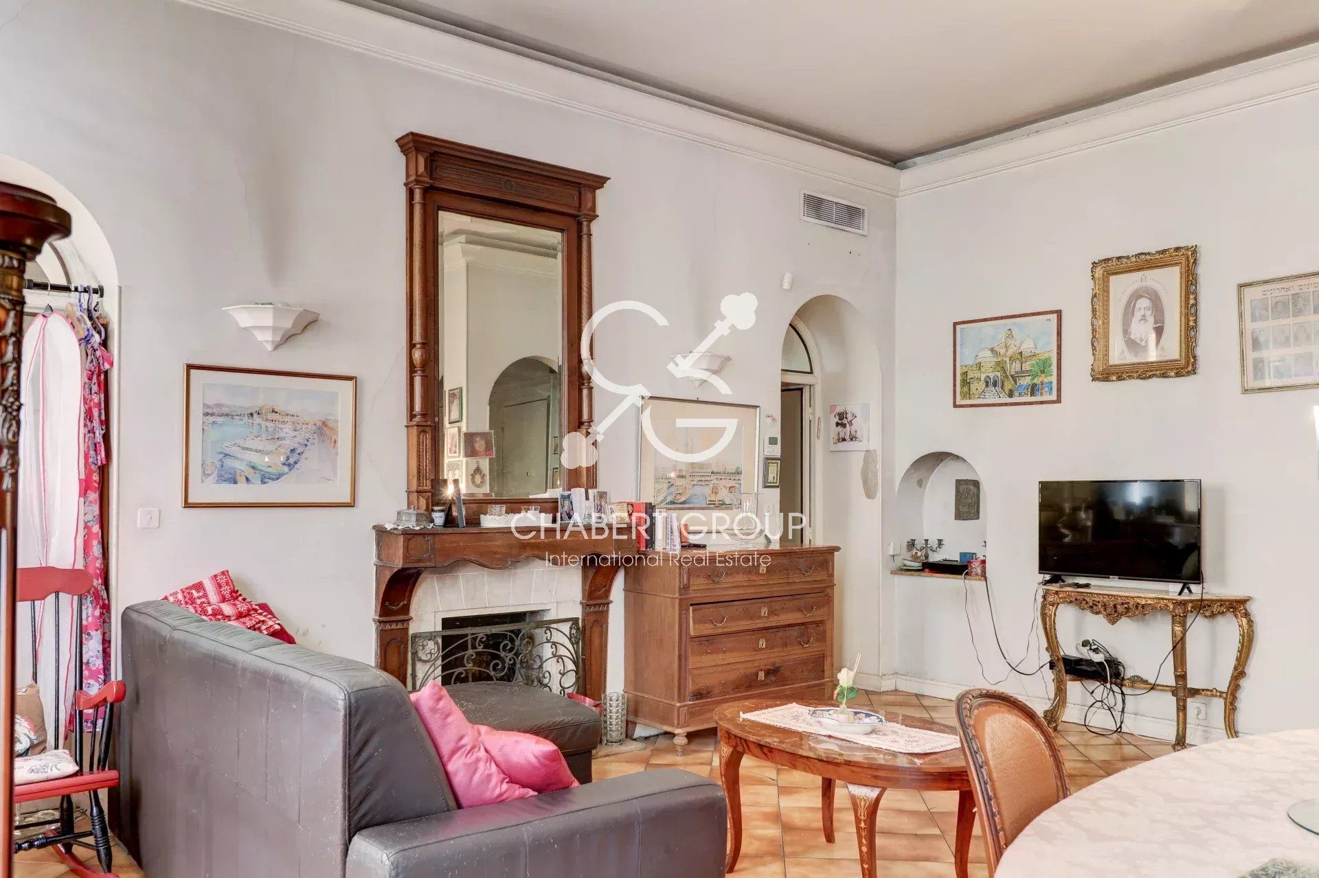 NICE VIELLE VILLE APPARTEMENT 5 PIECES 100 M² ASCENSEUR BALCON  CAVE