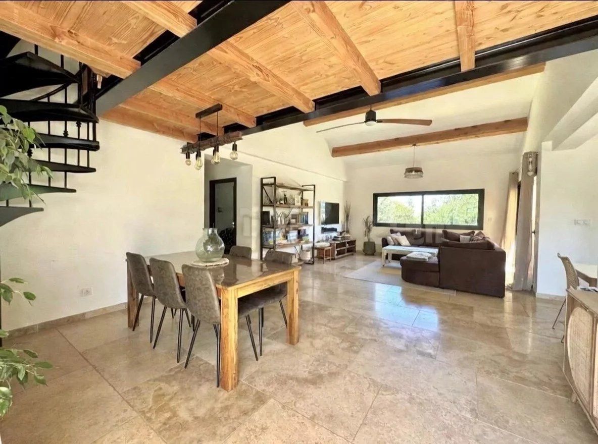 Blauzac, contemporary single-storey villa, 150m2, 3 bedrooms + mezzanine, swimming pool, convertible basement 150m2