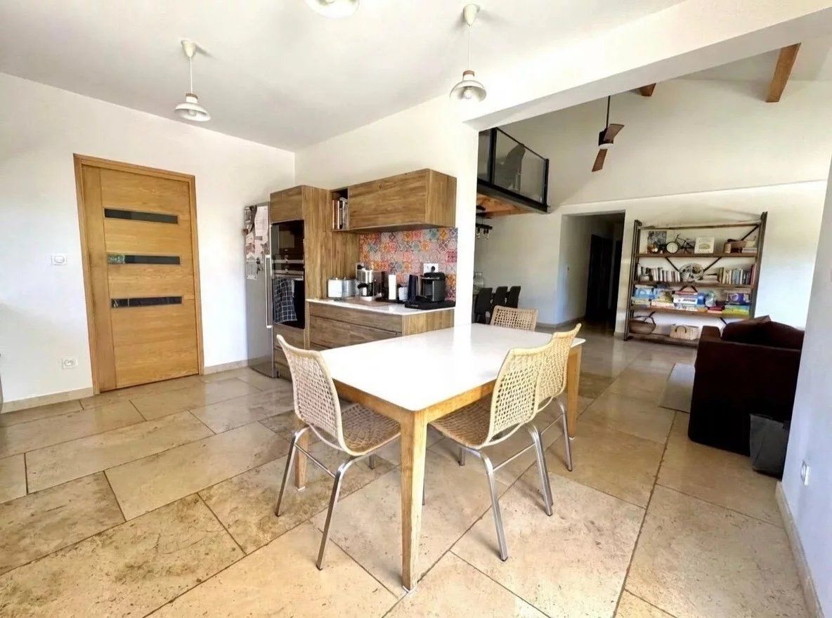 Blauzac, contemporary single-storey villa, 150m2, 3 bedrooms + mezzanine, swimming pool, convertible basement 150m2