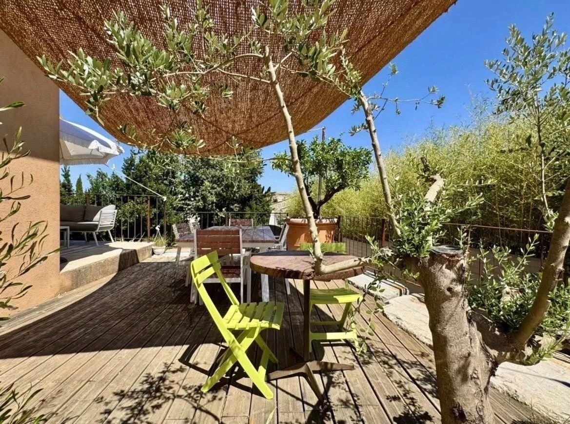 Blauzac, contemporary single-storey villa, 150m2, 3 bedrooms + mezzanine, swimming pool, convertible basement 150m2