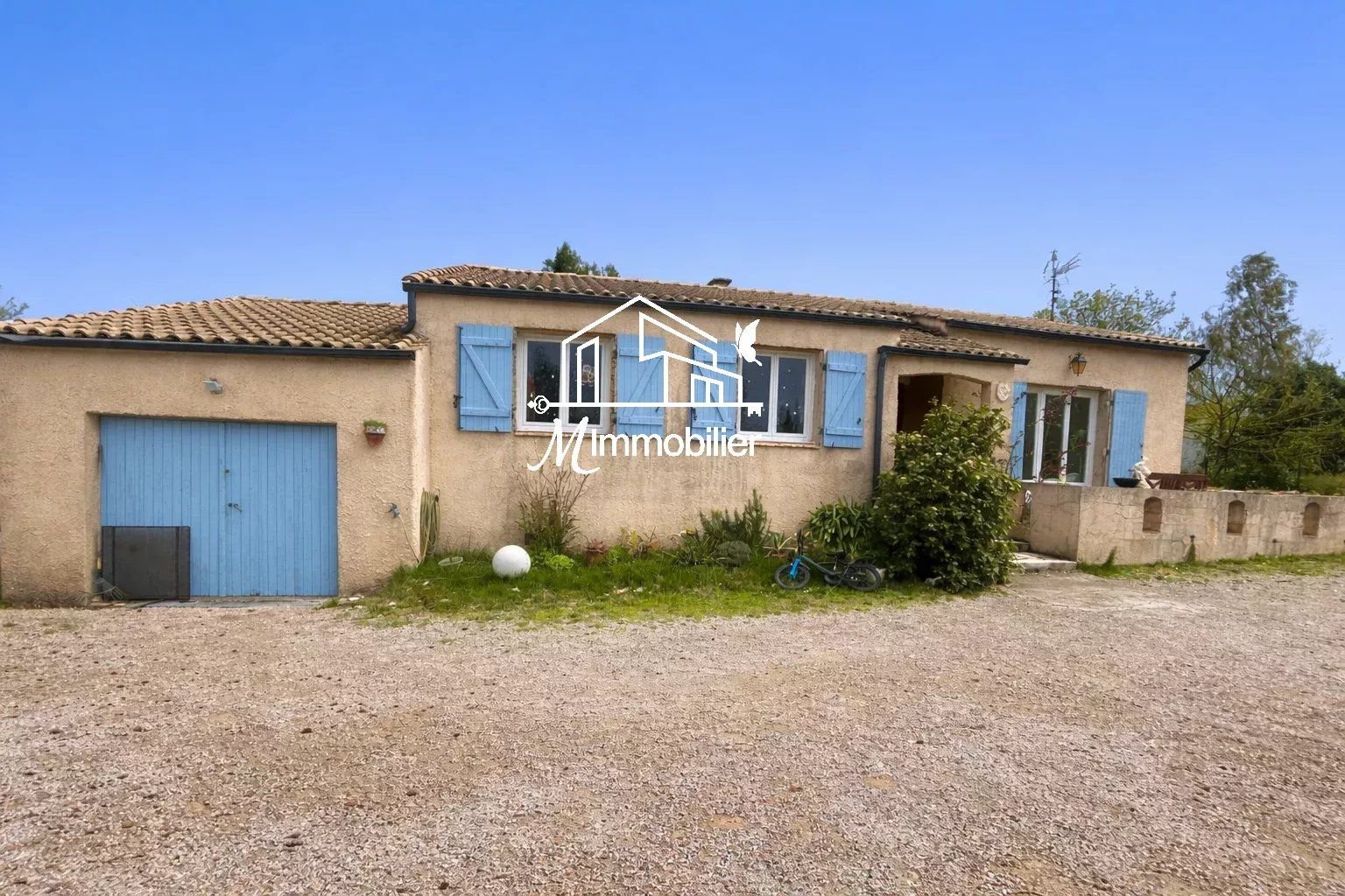 Une maison baignée de lumière, ouverte sur la campagne