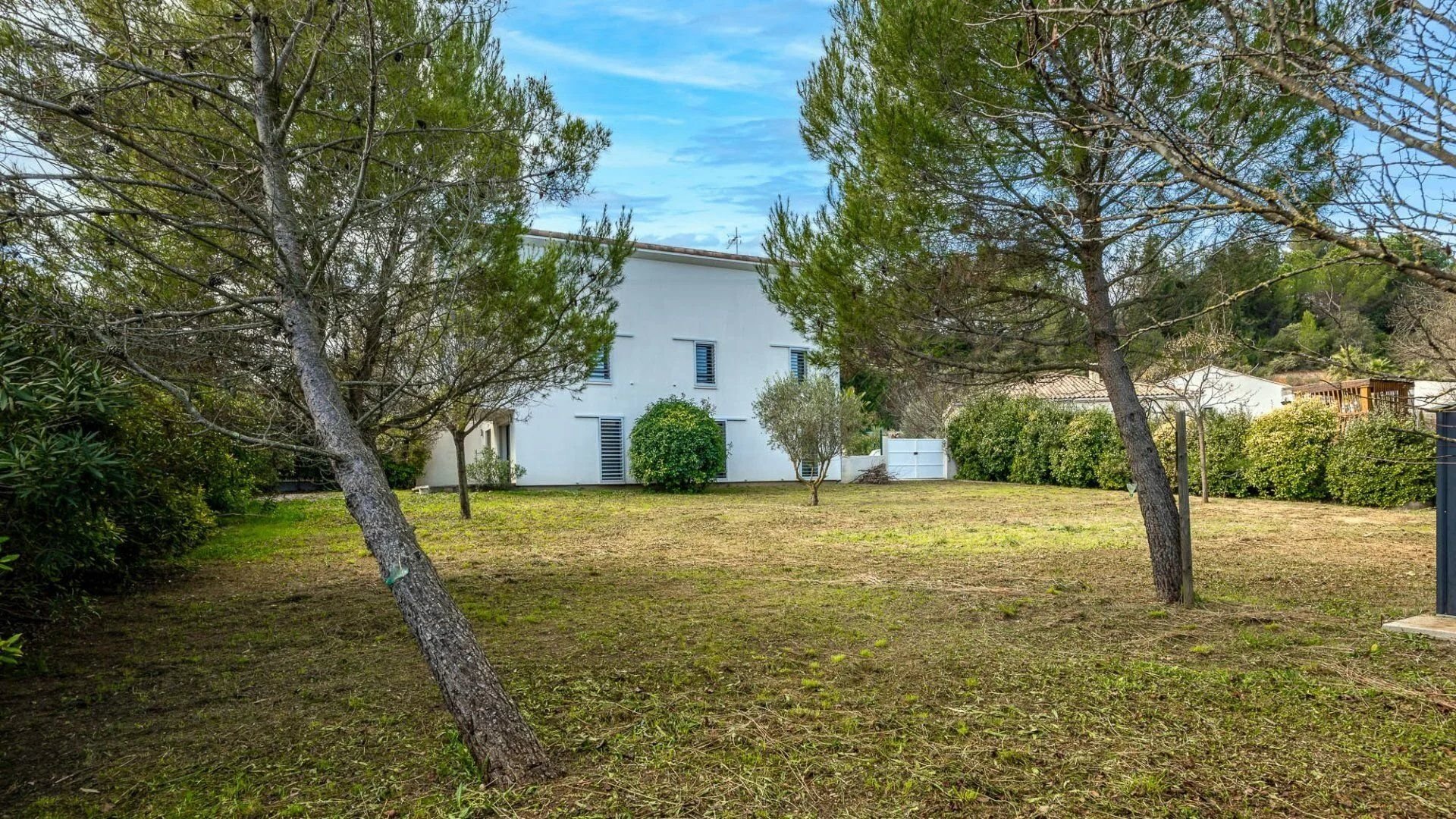 COMBAILLAUX - Maison contemporaine 135 m² –  sur 1 000 m² – 4 chambres - Garage.