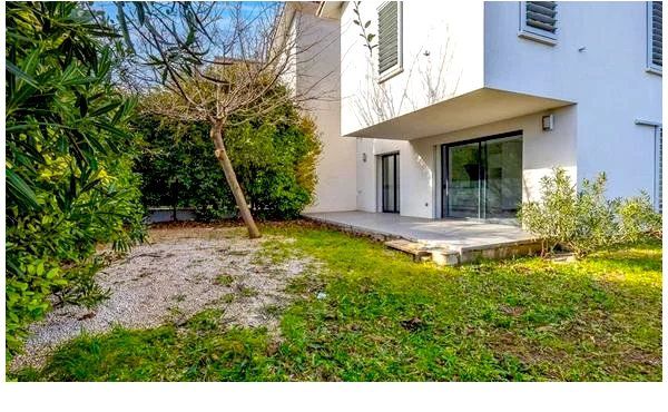 COMBAILLAUX - Maison contemporaine 135 m² –  sur 1 000 m² – 4 chambres - Garage.