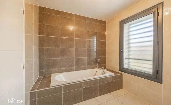 COMBAILLAUX - Maison contemporaine 135 m² –  sur 1 000 m² – 4 chambres - Garage.