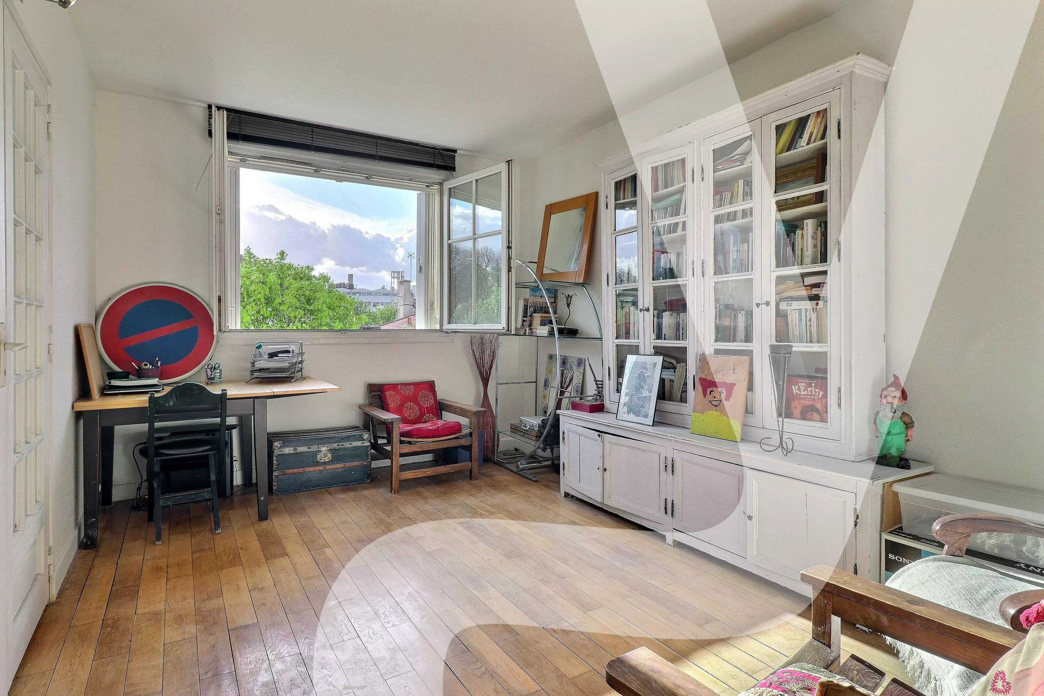 PARIS 20e – 3 Pièces lumineux – Charme de l'ancien – Immeuble ravalé et isolé