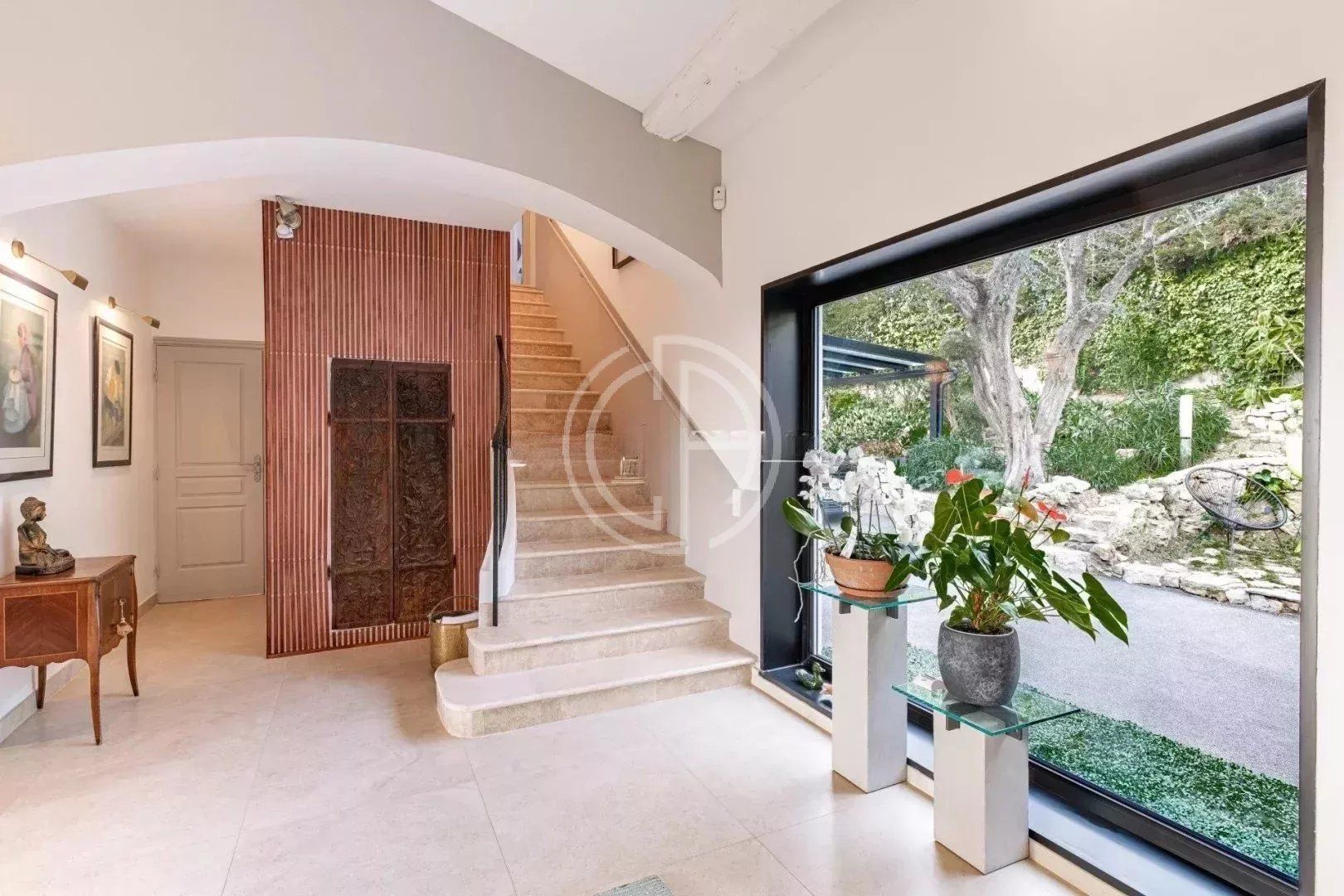 MOUGINS - BELLE VILLA - VUE MER