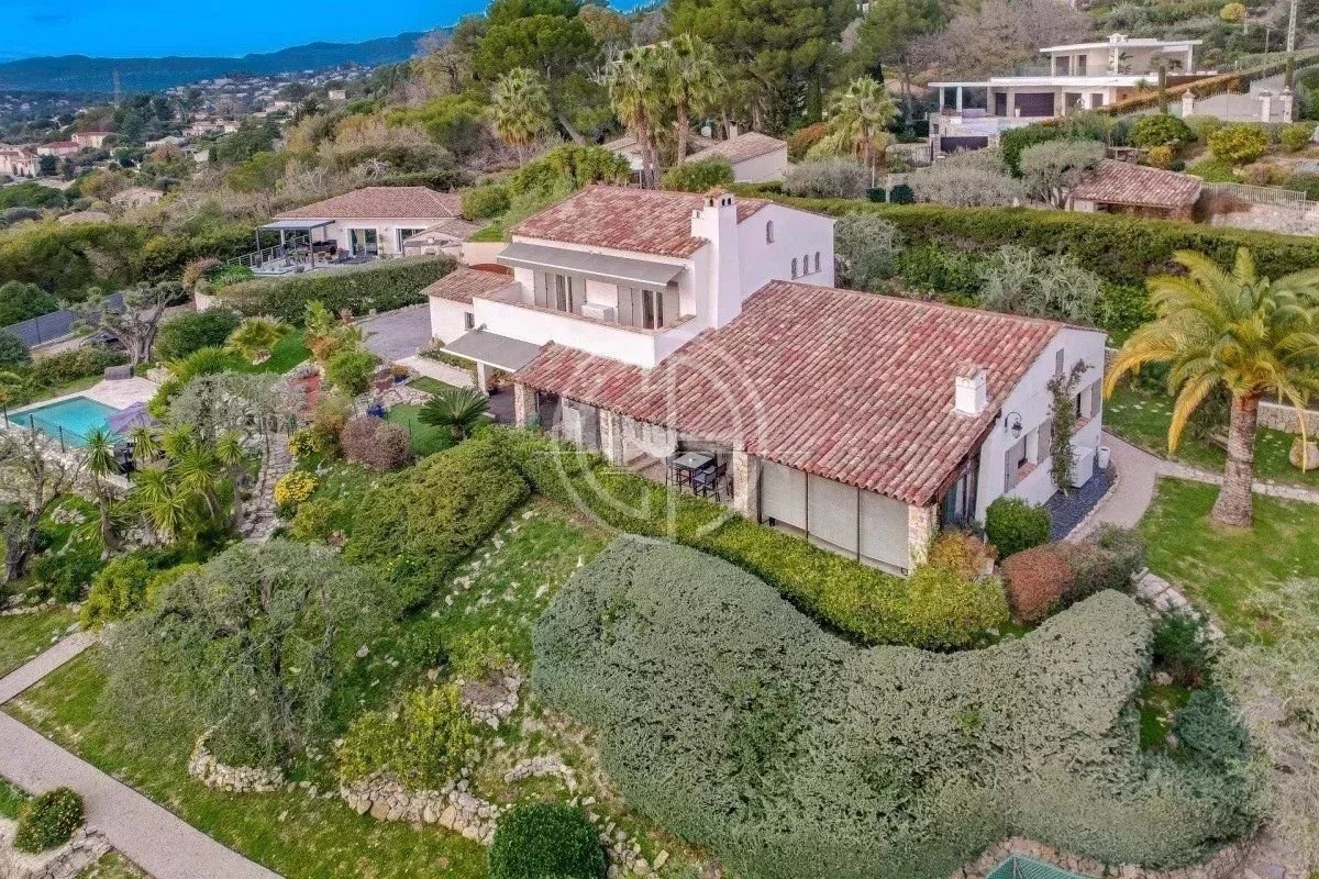 MOUGINS - BELLE VILLA - VUE MER