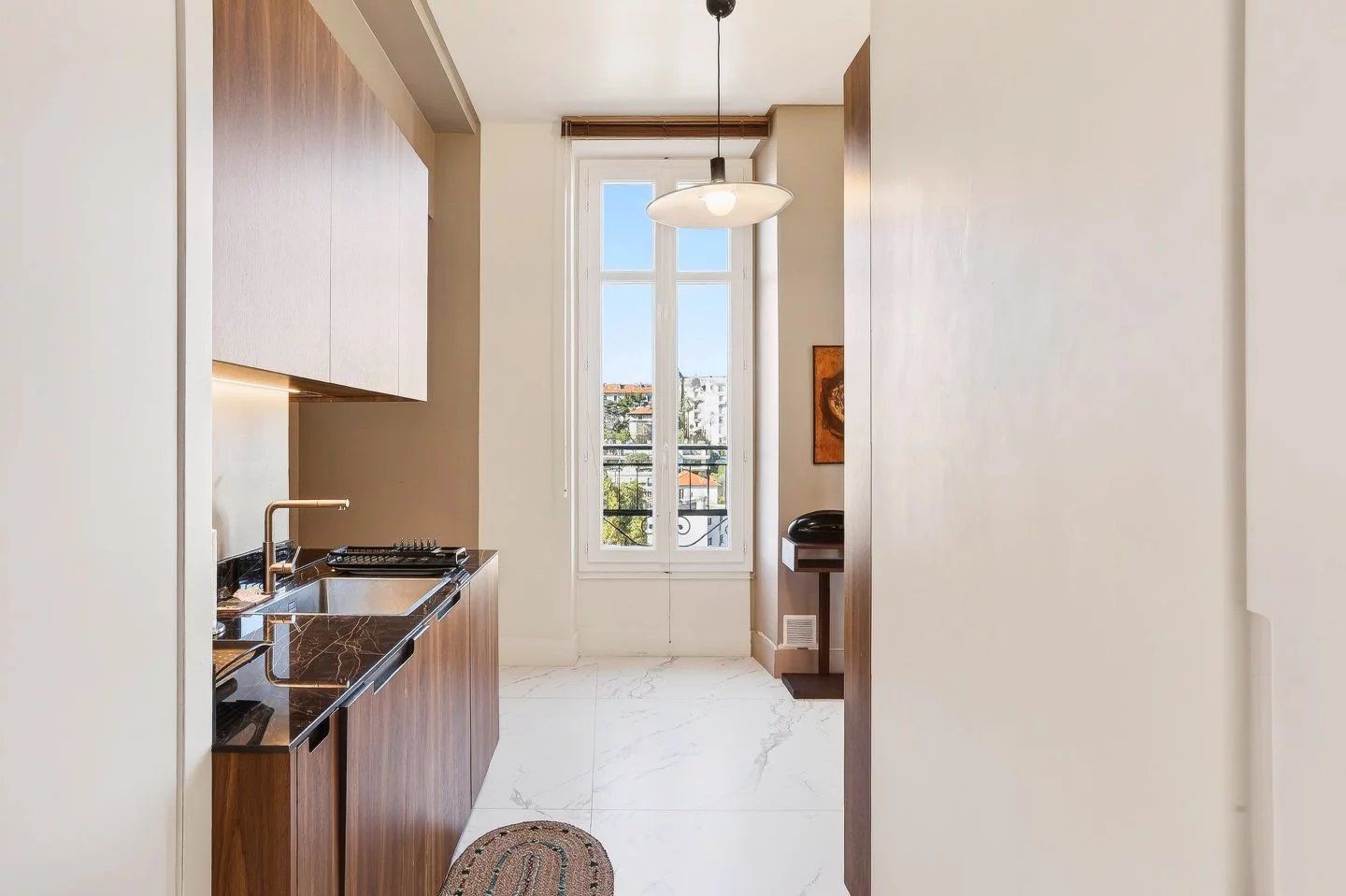 Dernier étage – Appartement de luxe rénové avec vue mer panoramique