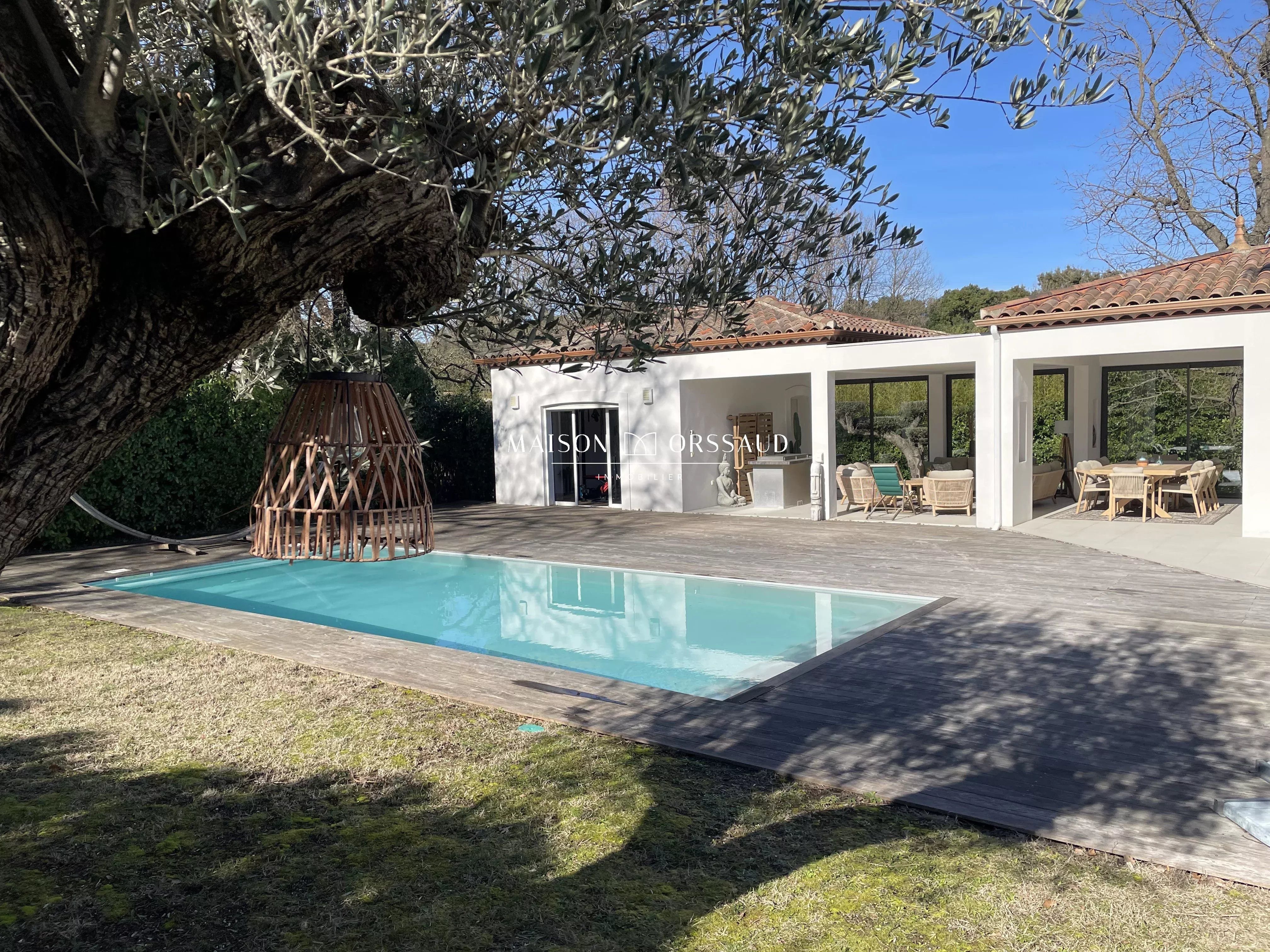 VILLA DE LUXE AVEC PISCINE ENTRE MONTPELLIER ET LE PIC SAINT LOUP