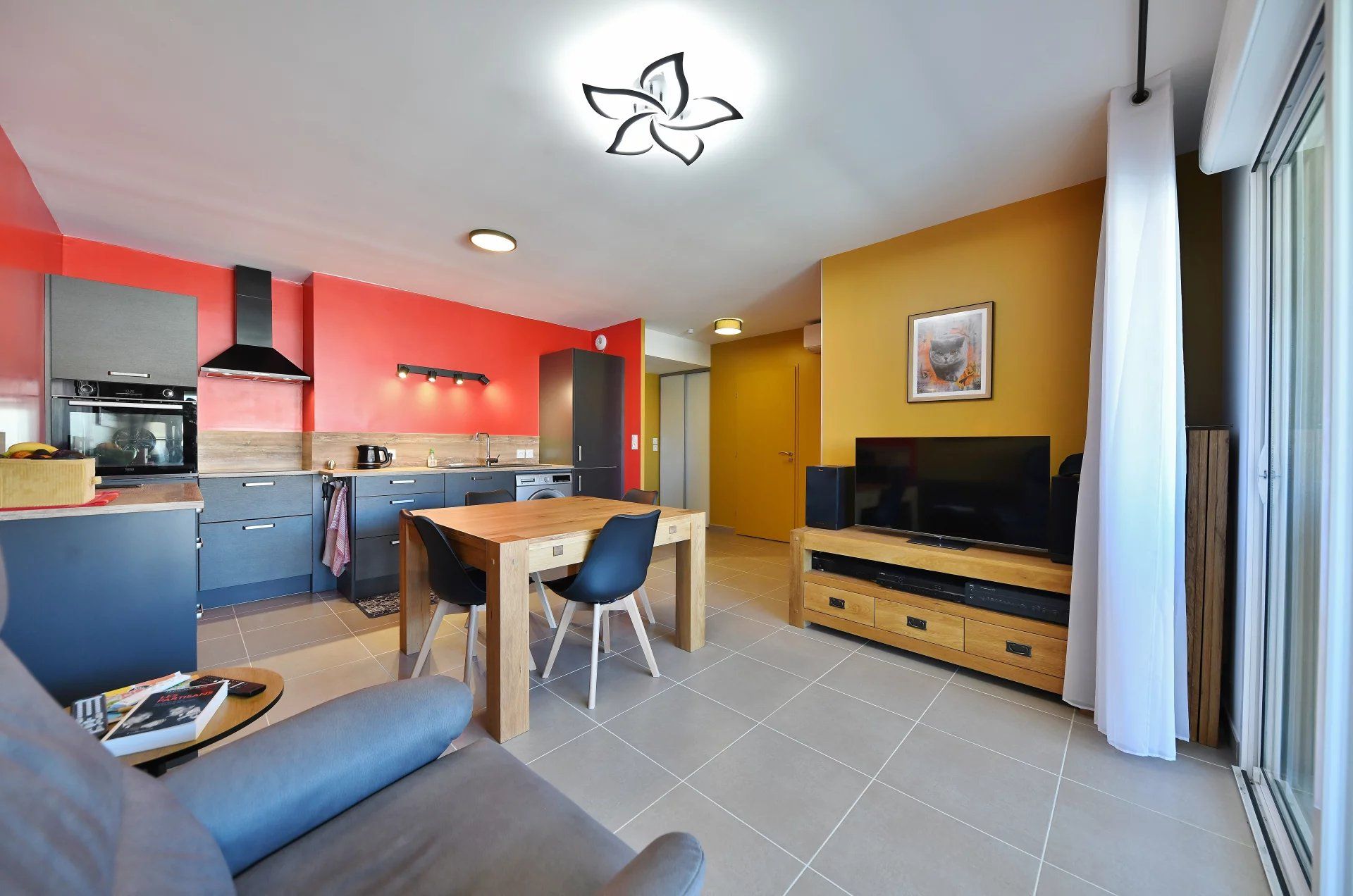 Apartment type T2 with terrace and parking Uzes by foot!
