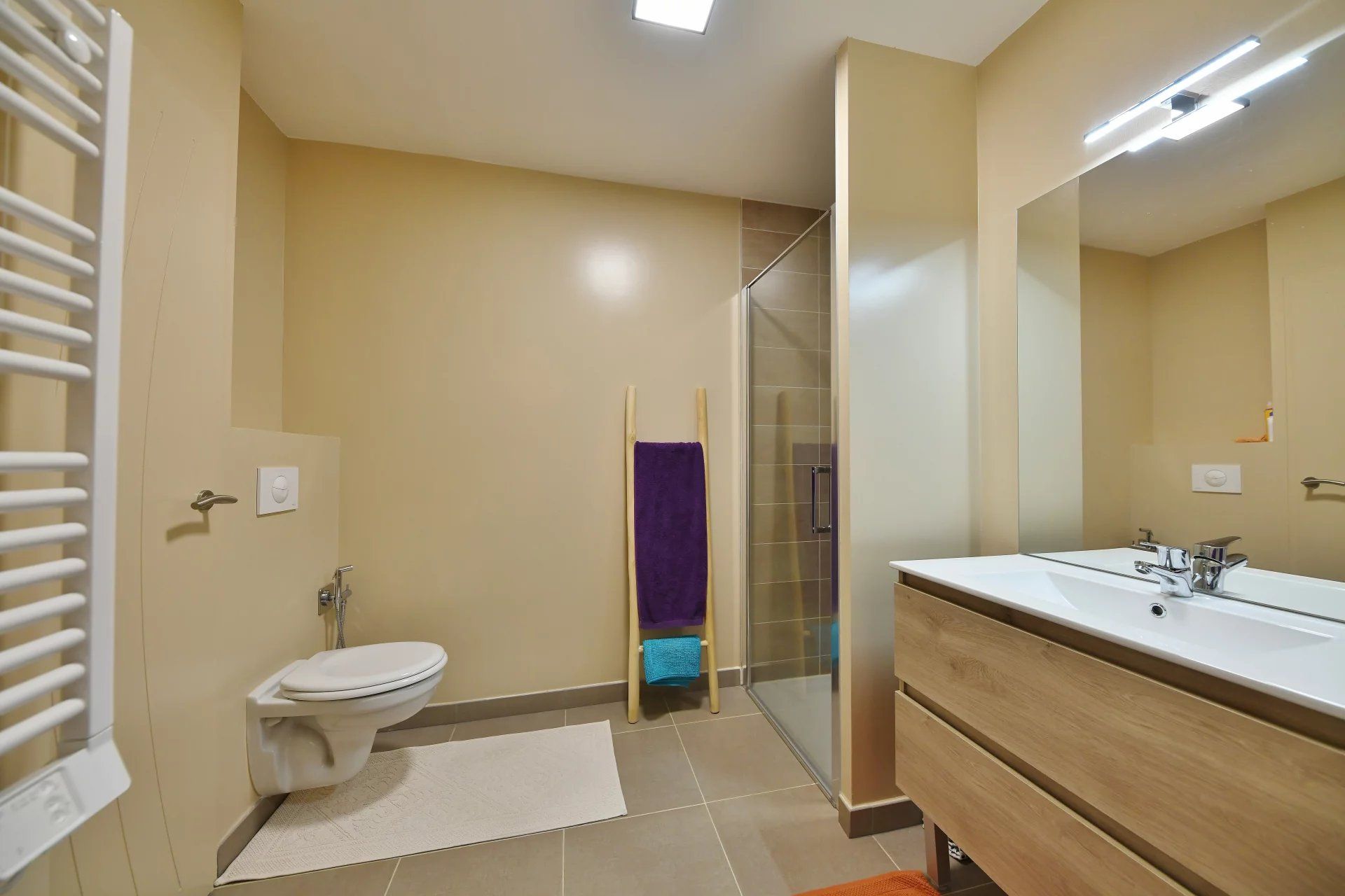 Apartment type T2 with terrace and parking Uzes by foot!