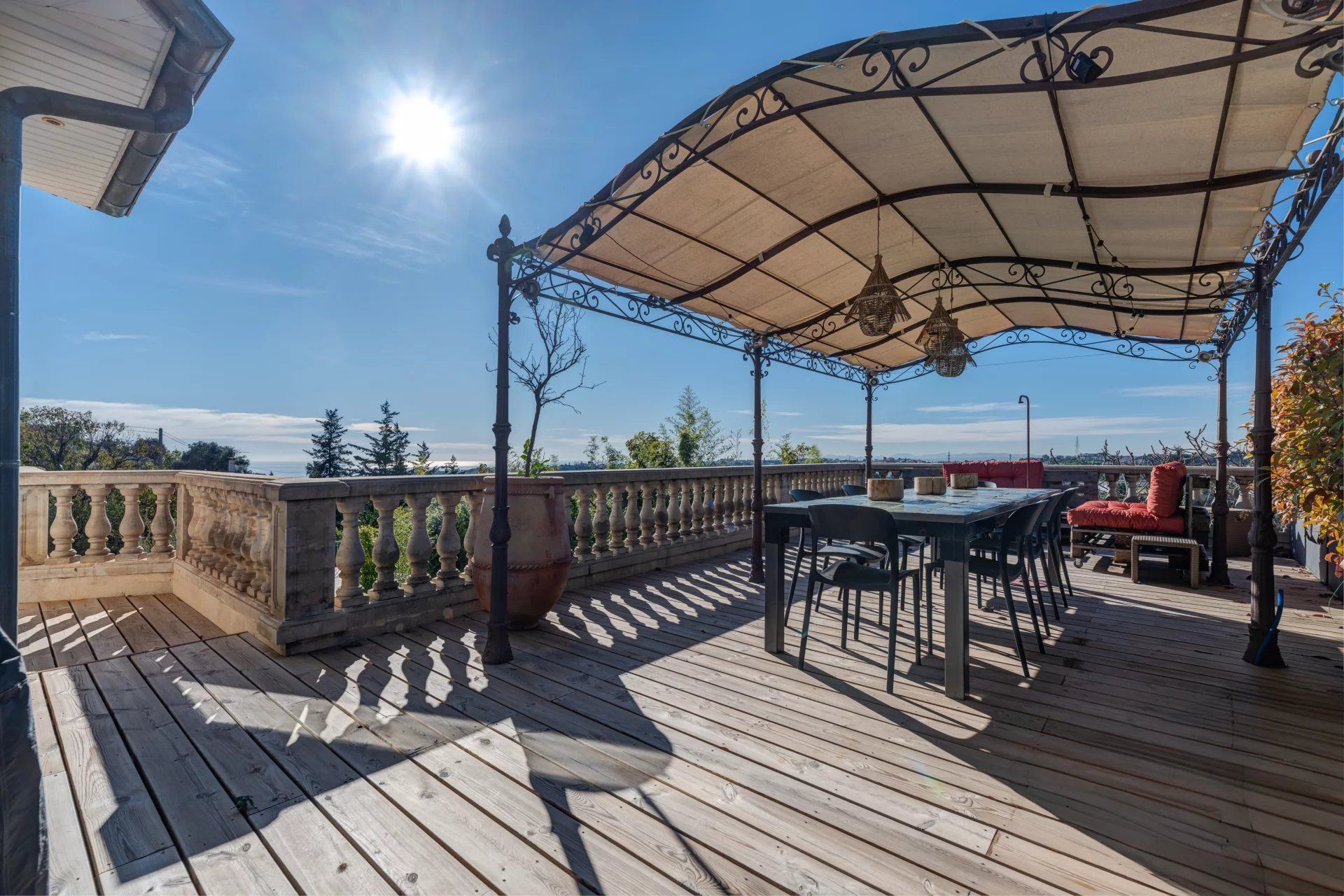 NICE/SAINT PIERRE DE FERIC/VILLA ART DECO RENOVEE/PISCINE/VUE MER/ GARAGE