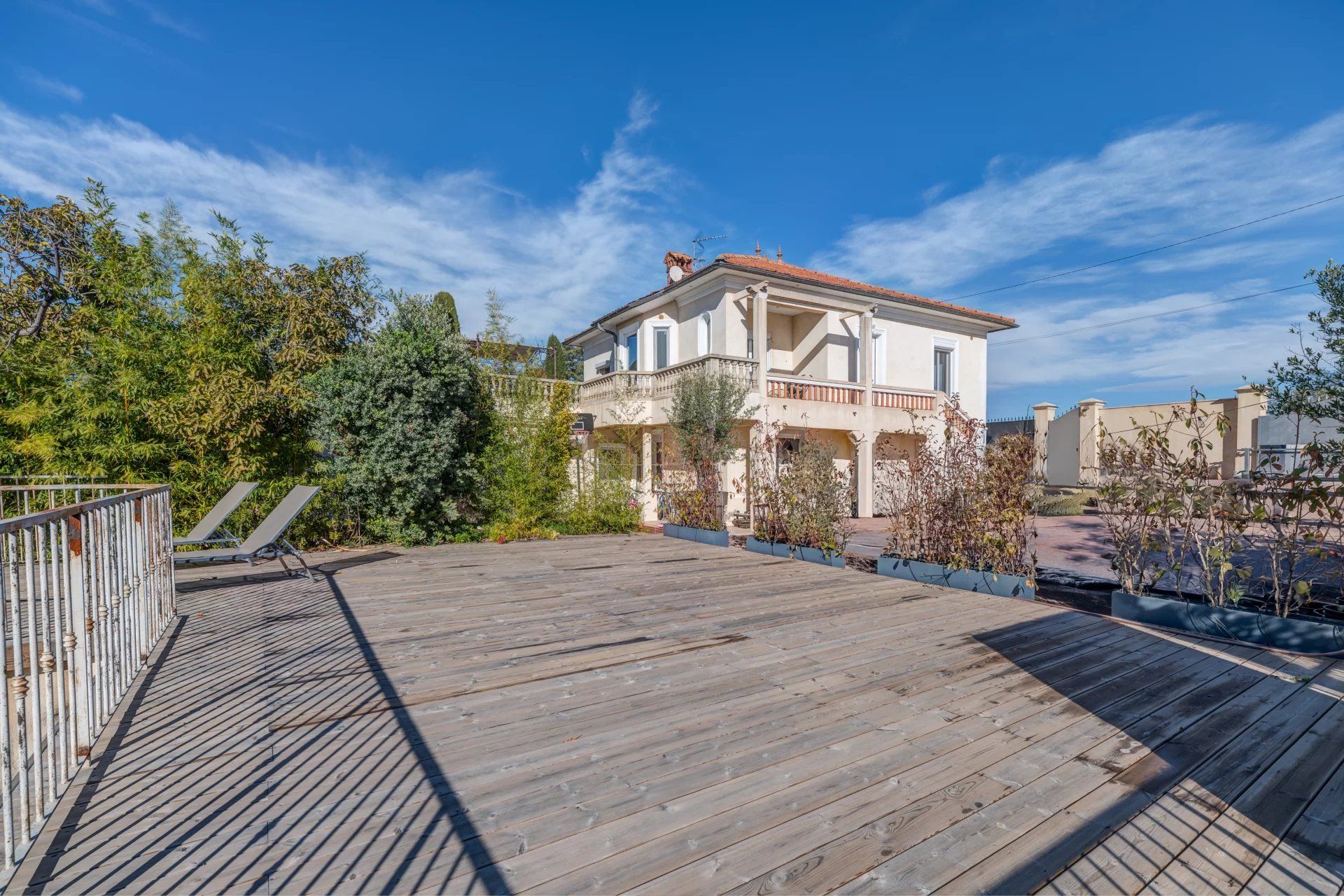 NICE/SAINT PIERRE DE FERIC/VILLA ART DECO RENOVEE/PISCINE/VUE MER/ GARAGE