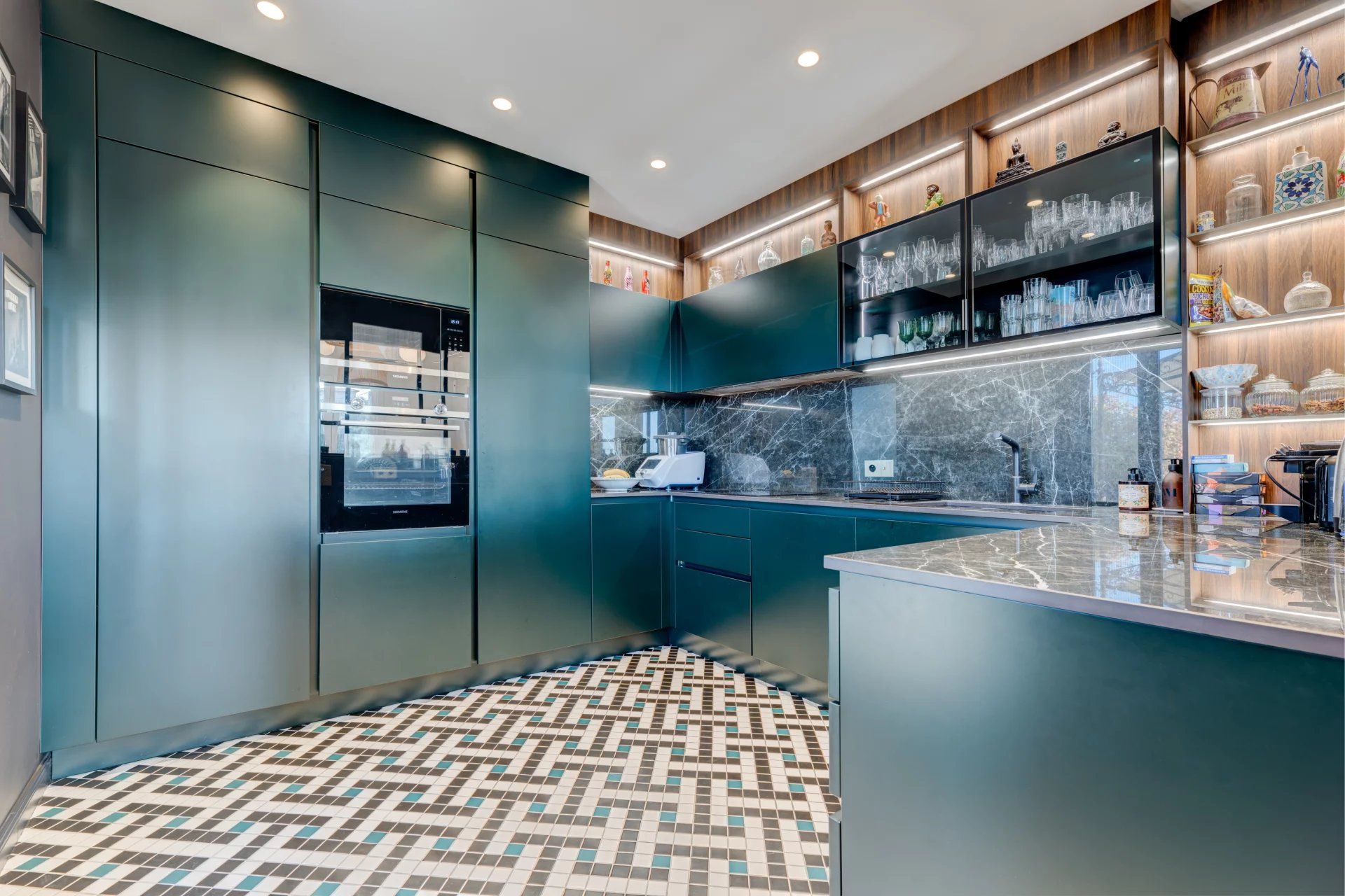 NICE/SAINT PIERRE DE FERIC/VILLA ART DECO RENOVEE/PISCINE/VUE MER/ GARAGE