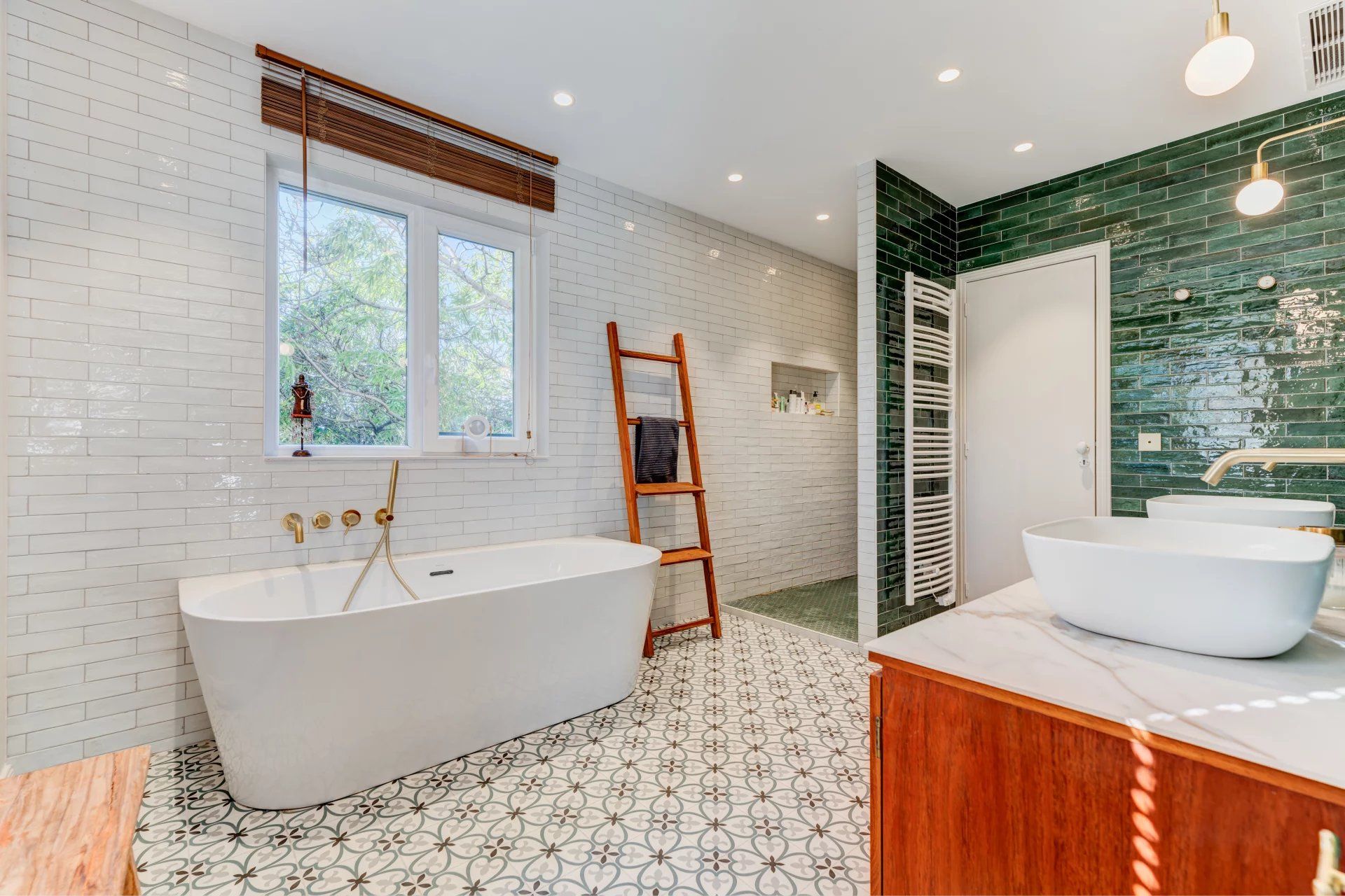 NICE/SAINT PIERRE DE FERIC/VILLA ART DECO RENOVEE/PISCINE/VUE MER/ GARAGE