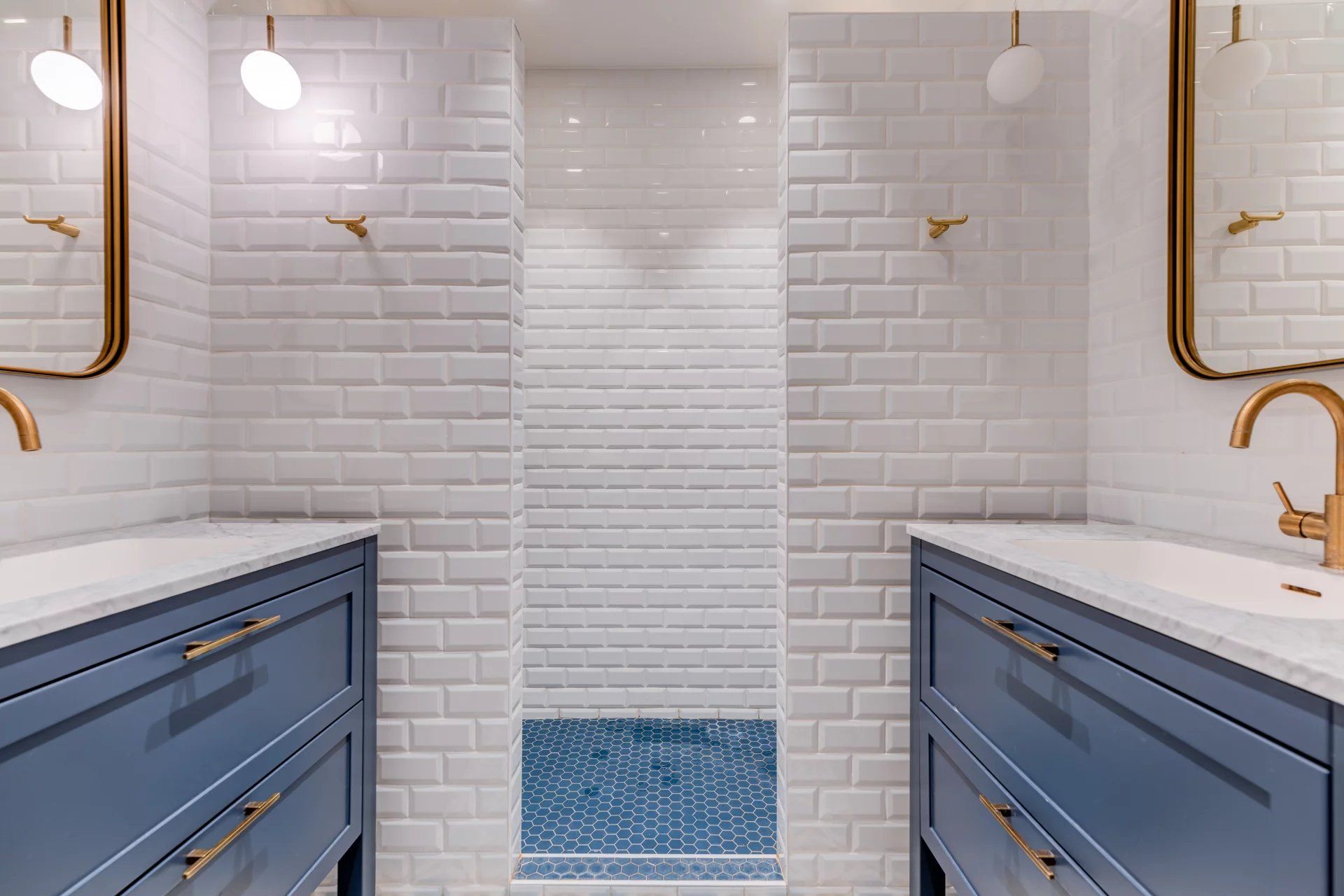 NICE/SAINT PIERRE DE FERIC/VILLA ART DECO RENOVEE/PISCINE/VUE MER/ GARAGE