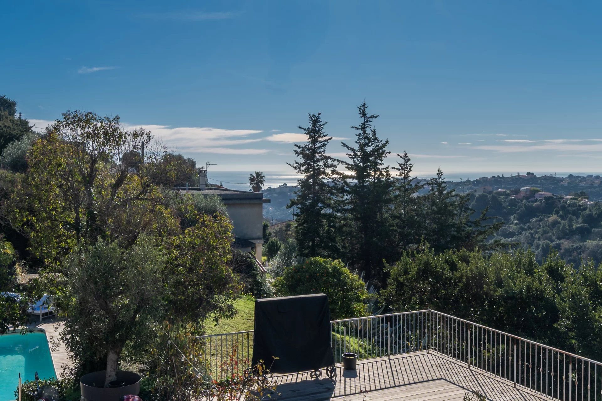 NICE/SAINT PIERRE DE FERIC/VILLA ART DECO RENOVEE/PISCINE/VUE MER/ GARAGE