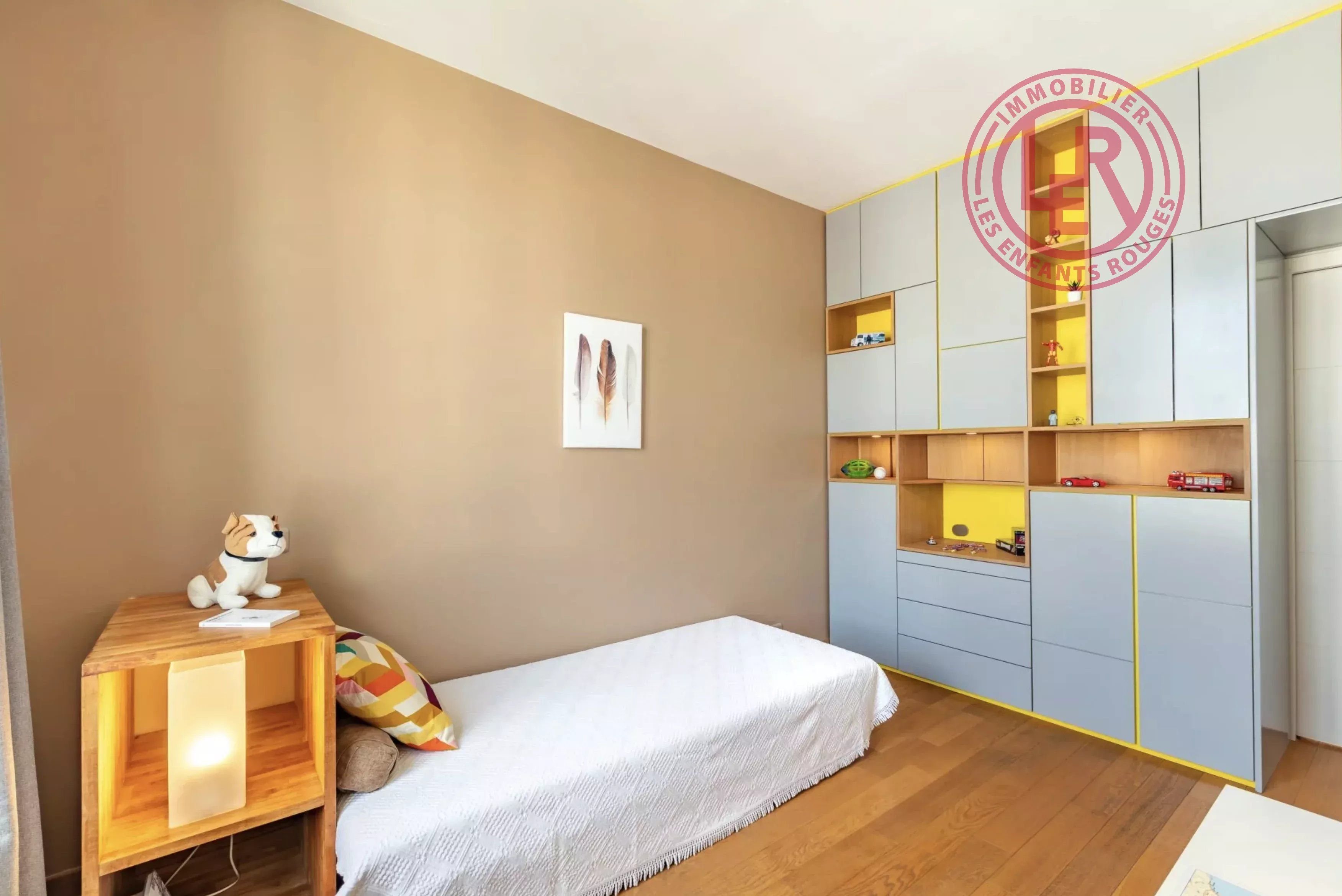 Paris 11ème - Cirque d'Hiver - Appartement familial avec vue dégagée et ascenseur