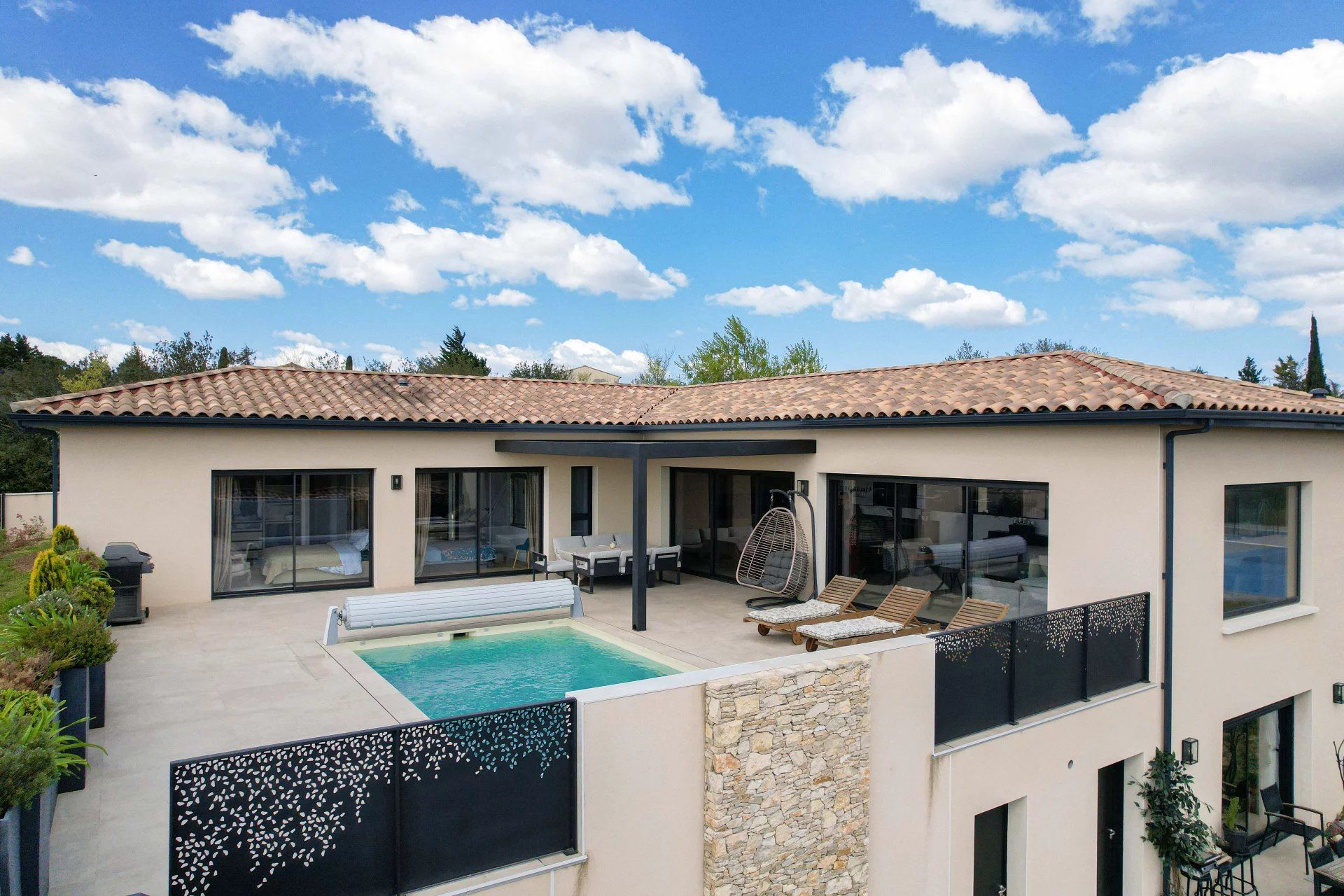 Uzès : Propriété contemporaine avec vues panoramiques