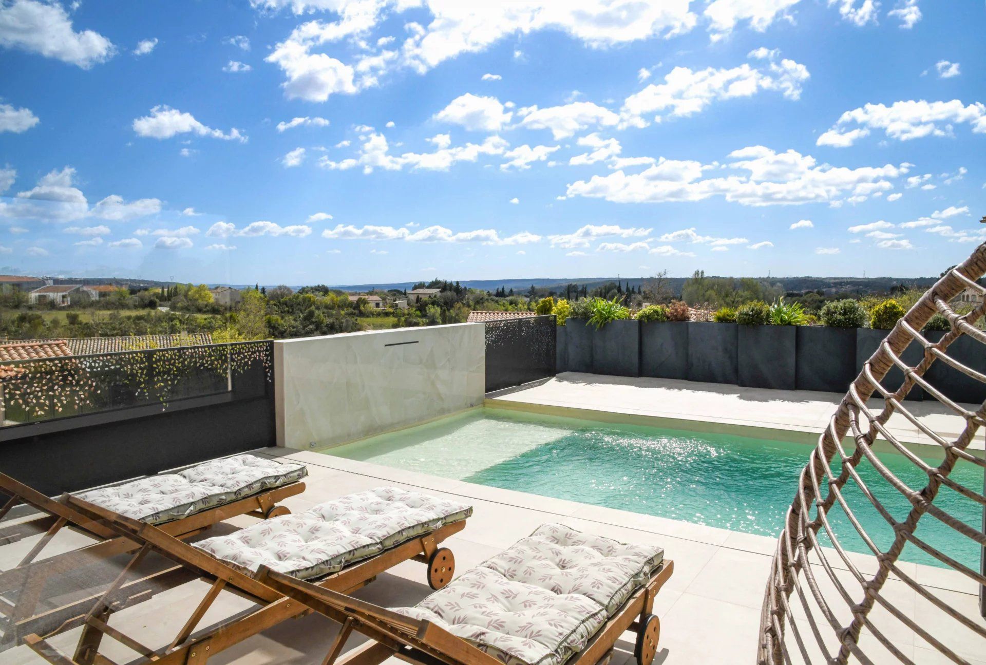 Uzès : Propriété contemporaine avec vues panoramiques