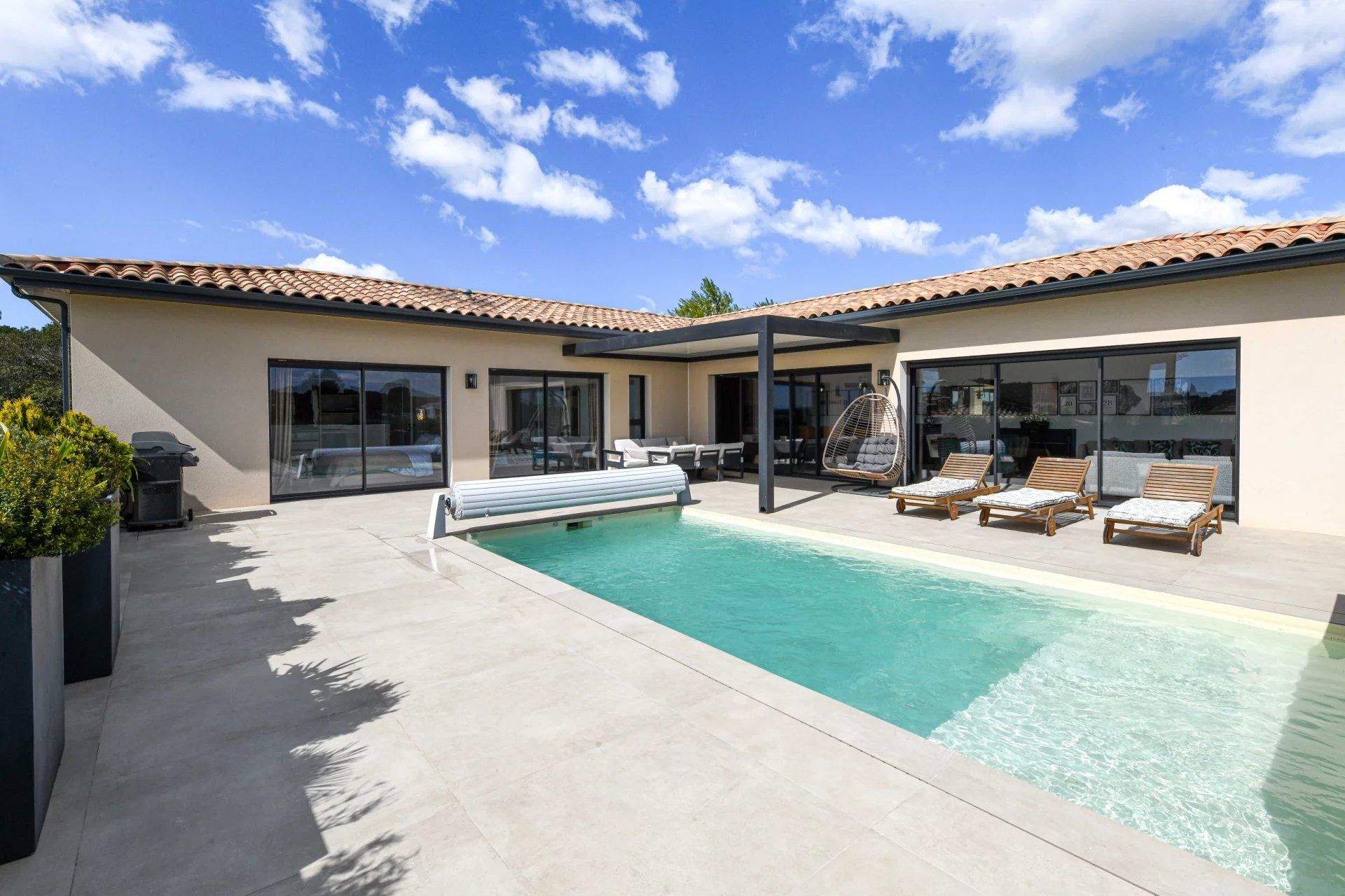 Uzès : Propriété contemporaine avec vues panoramiques