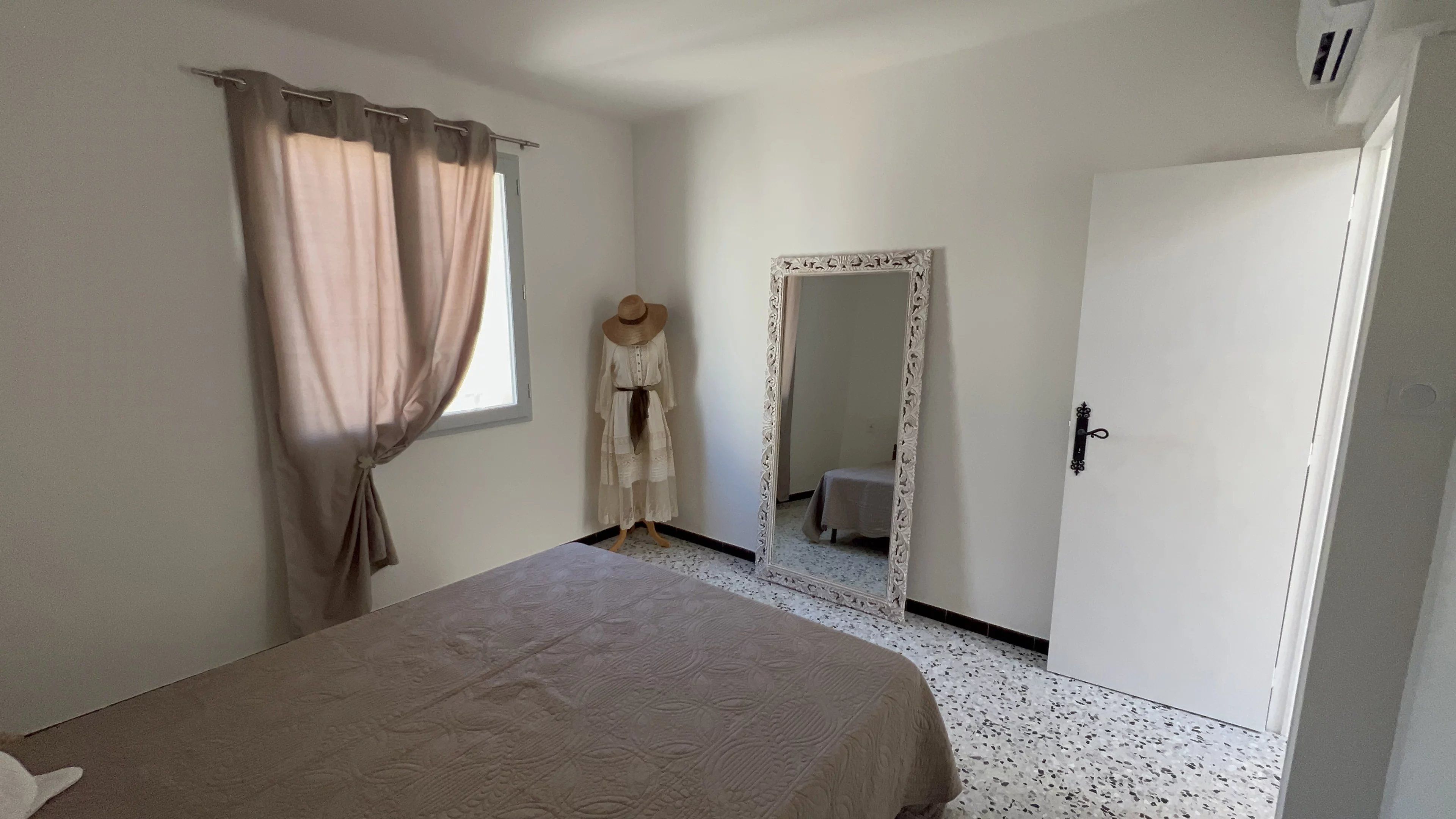 Charmante maison de village meublée à Aigues-Mortes