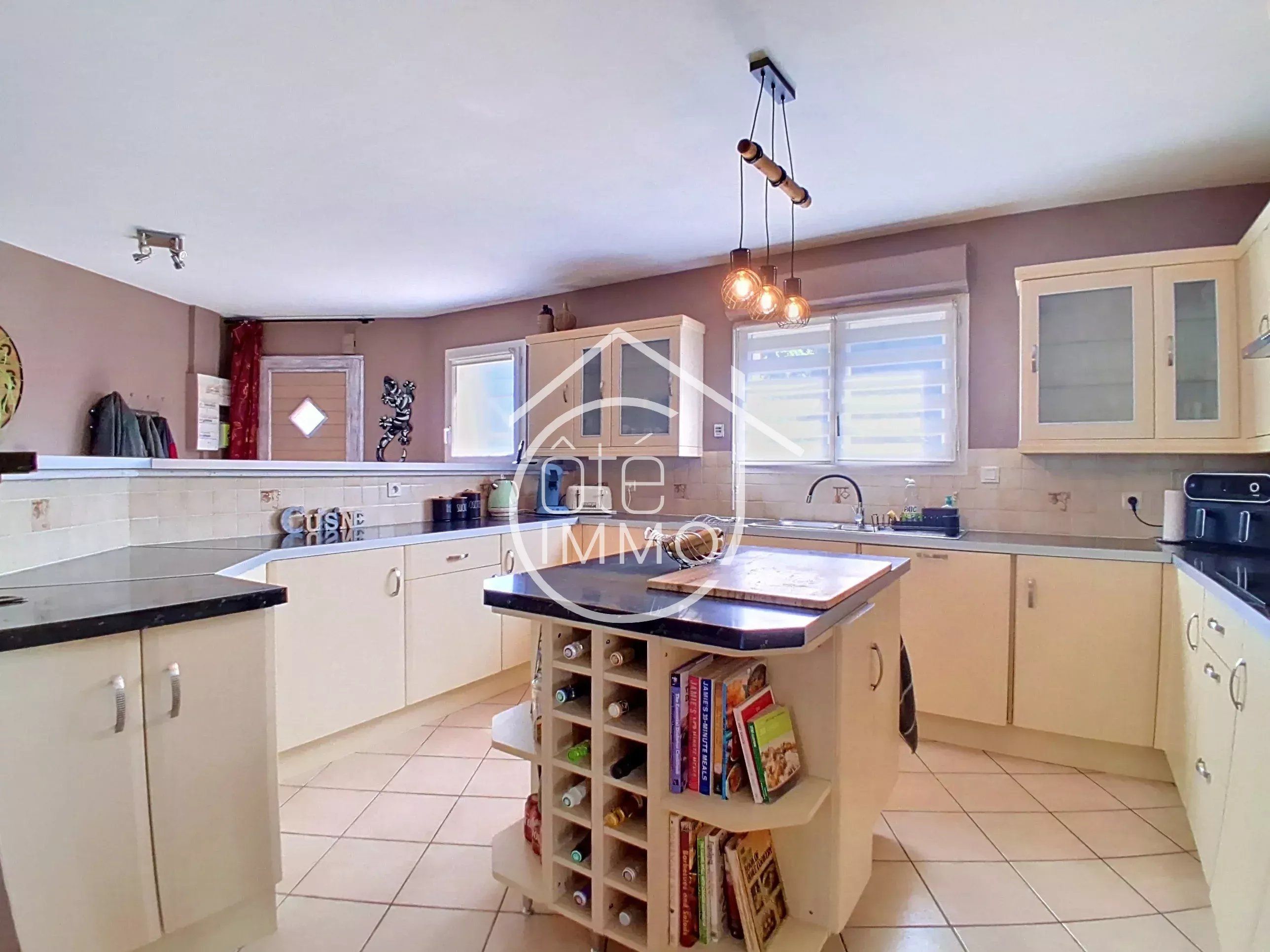 MARGUERON : Ravissante villa de plain-pied 108 m² sur beau parc arboré de 2961 m²