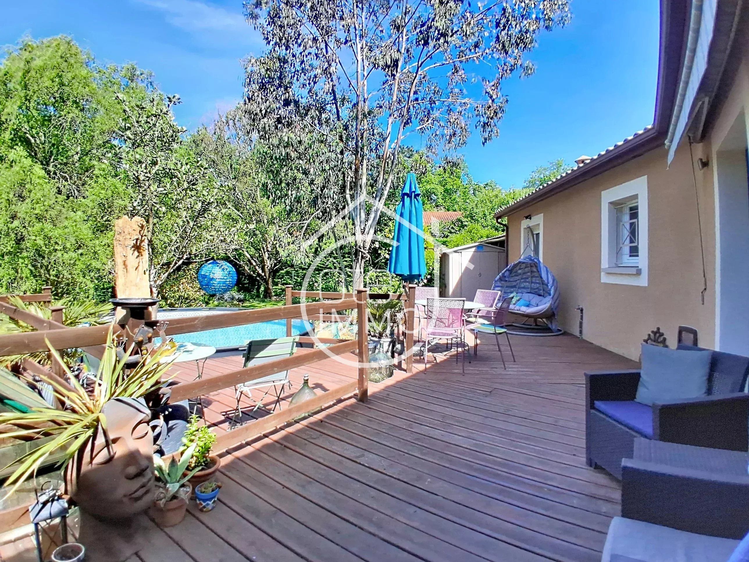 MARGUERON : Ravissante villa de plain-pied 108 m² sur beau parc arboré de 2961 m²