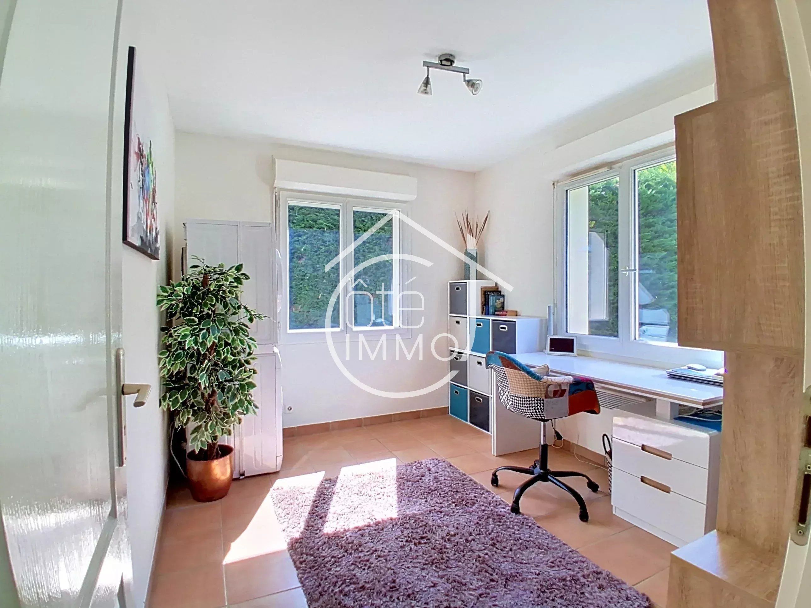 MARGUERON : Ravissante villa de plain-pied 108 m² sur beau parc arboré de 2961 m²